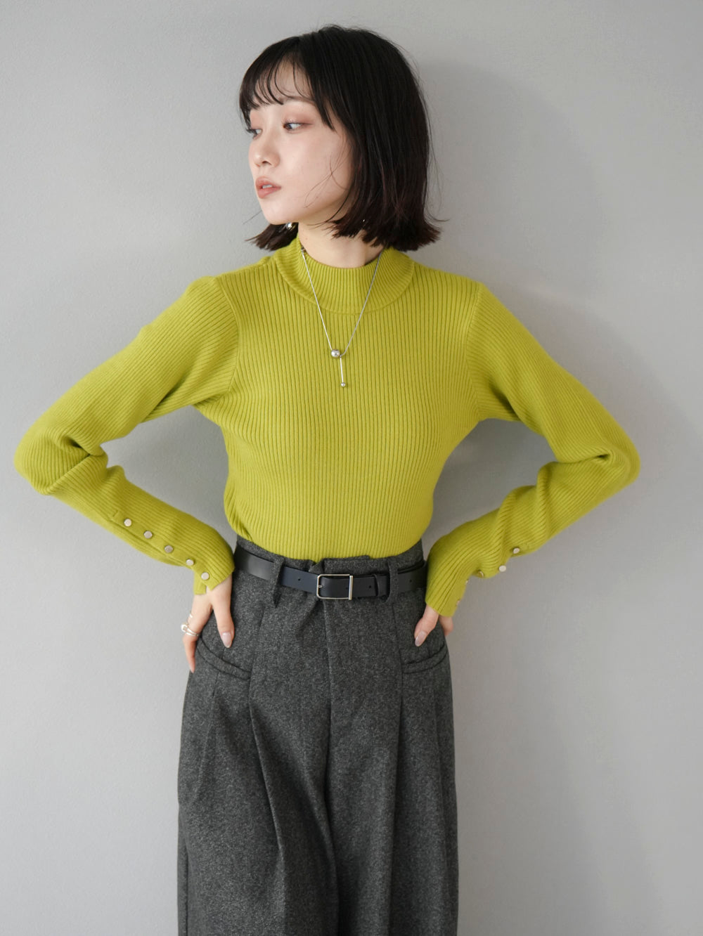 [Pre-order] Sleeve button bottle neck ribbed knit top/yellow green