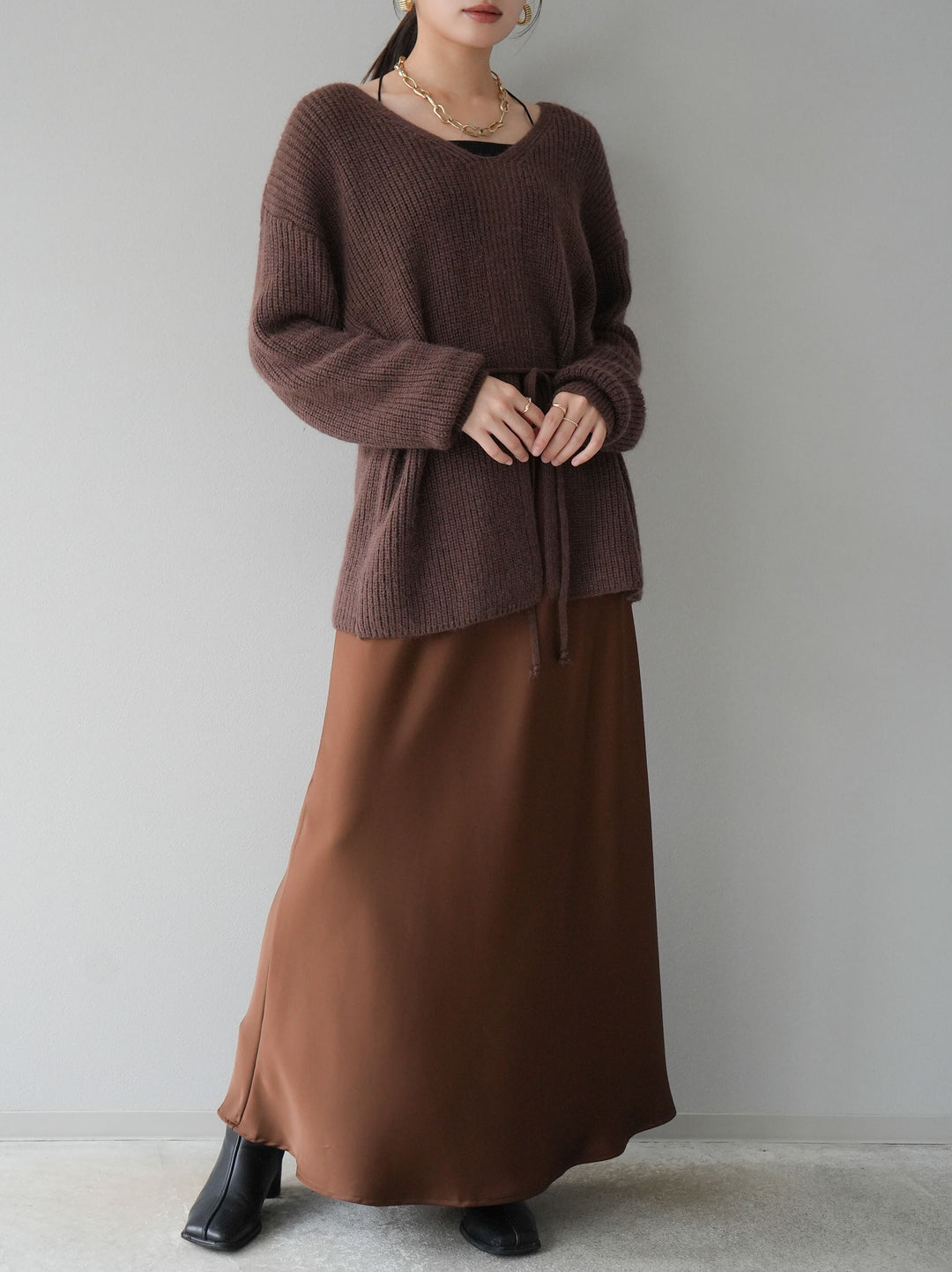 [予約]フロントスリットVネックニットプルオーバー/ブラウン