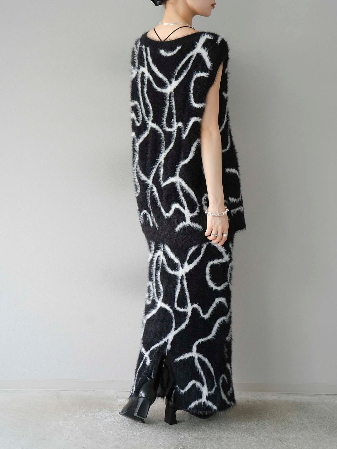 [SET] 線狀毛絨針織背心 + 線狀毛絨針織裙 (2套)