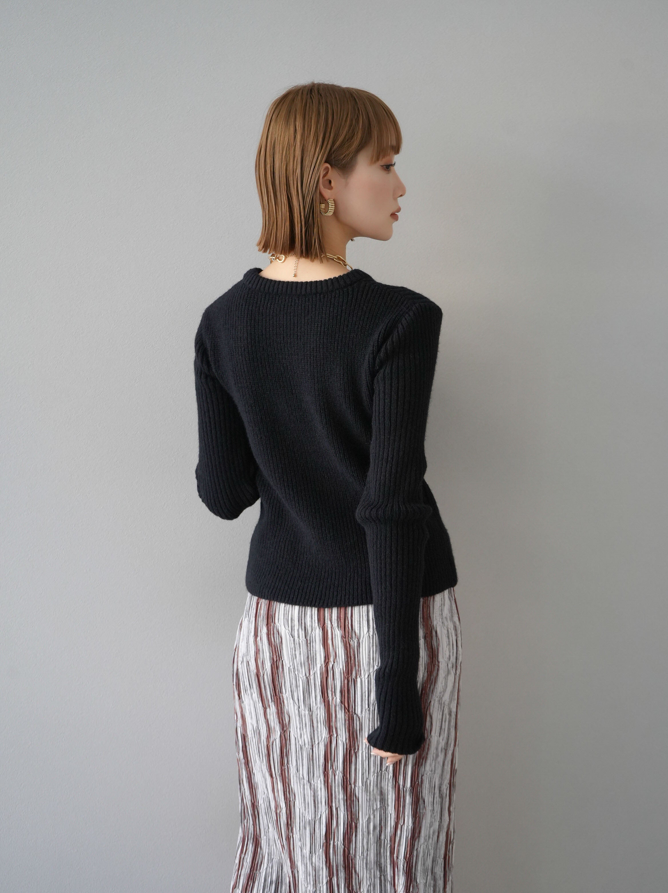 予約]デザインリブニットトップス/ブラック – Lumier