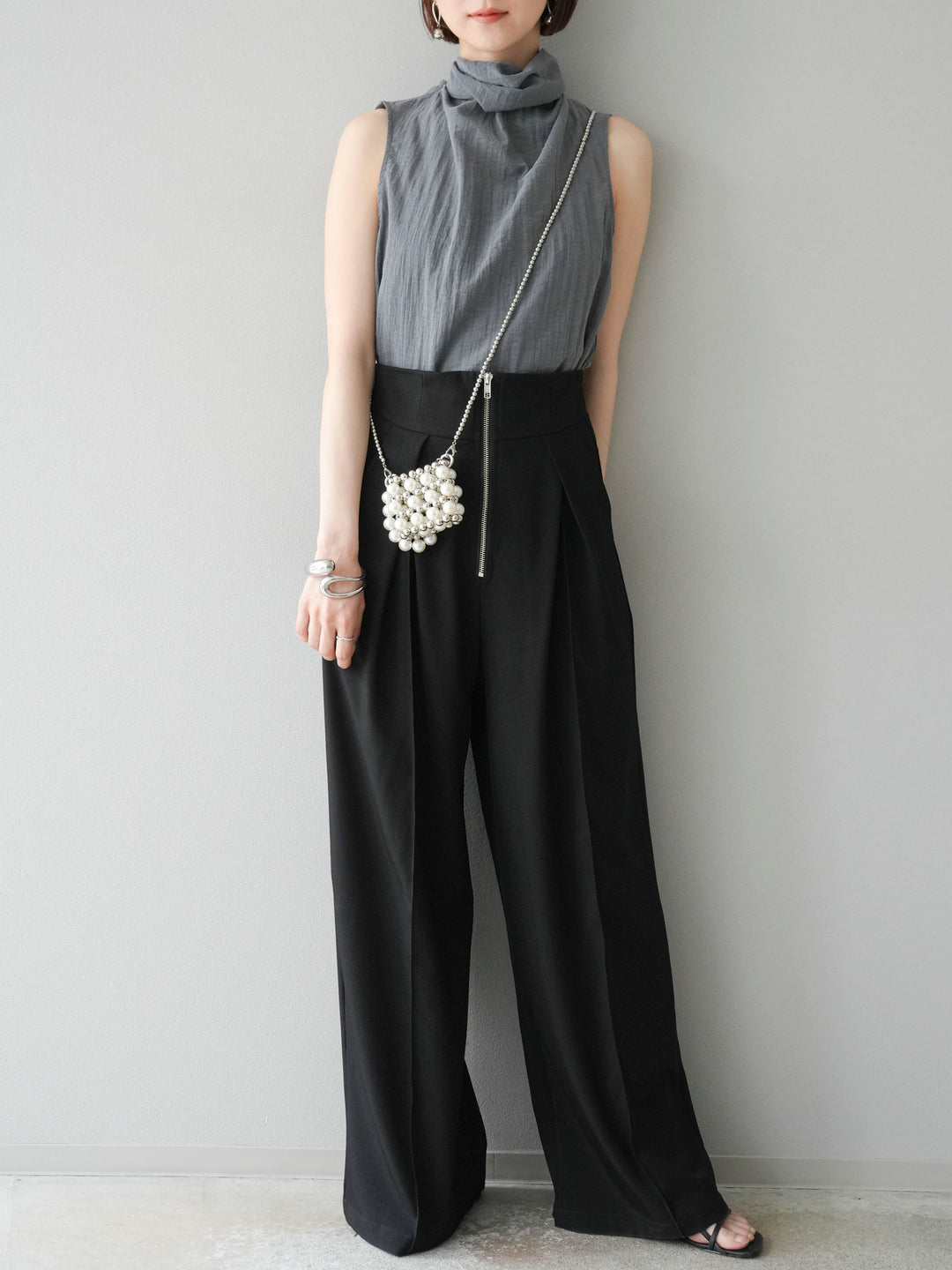 [SET] 後繫帶無袖上衣 + 拉鍊褶襉寬褲 (2 套)