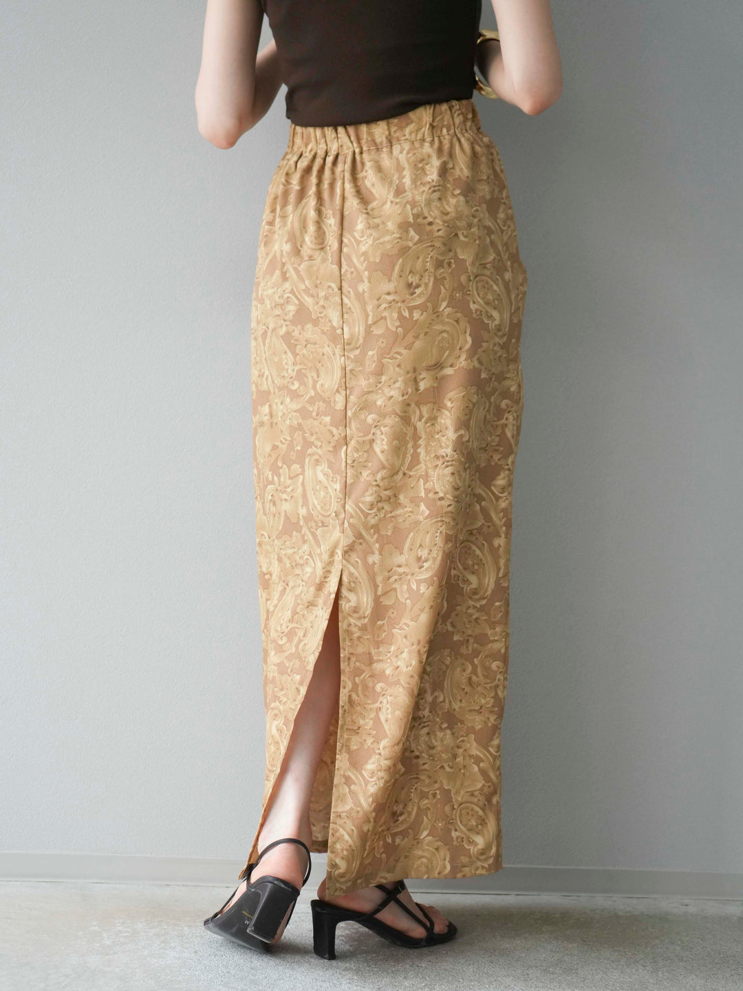 [予約]ペイズリープリントタックIラインスカート/ベージュ