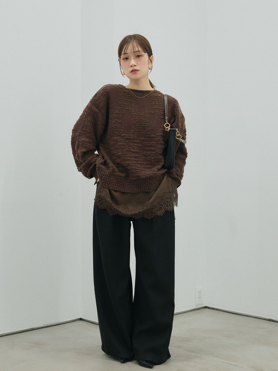 【Allure】[SET]バックリボンニュアンスブークレニットプルオーバー+ループデザインツイルワイドパンツ+サテンレースキャミソール(3set)