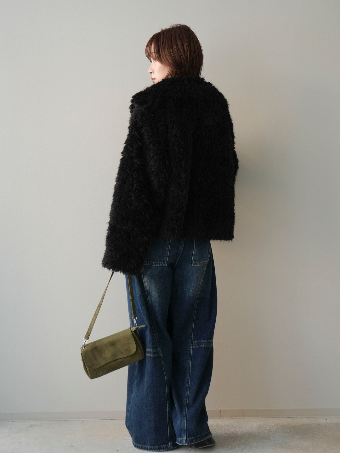 【套裝】短款人造毛領罩衫+磨毛牛仔修身褲（兩件套）