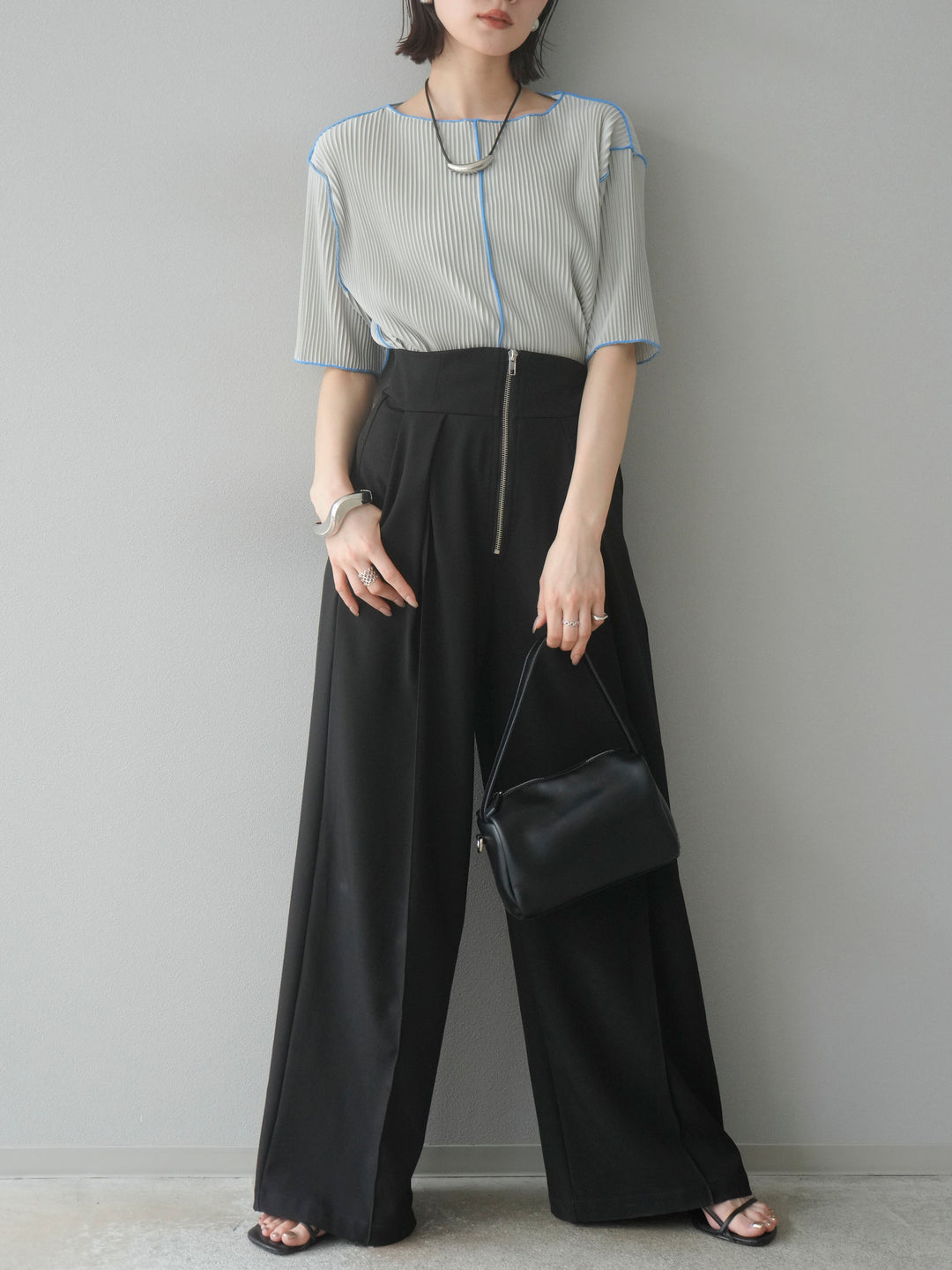 【預購】配色柔和百褶半袖上衣/灰色