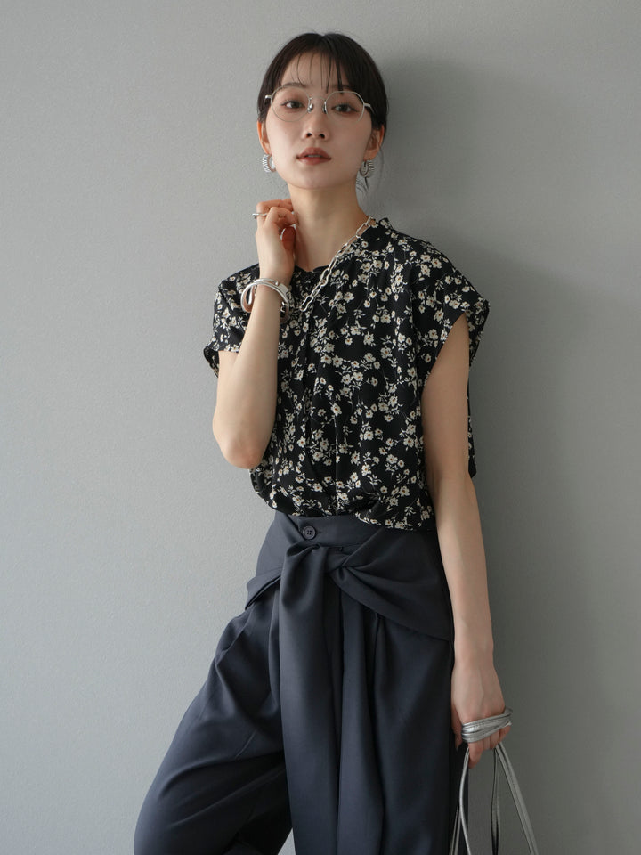 【預購】花朵印花法式袖襯衫/黑色