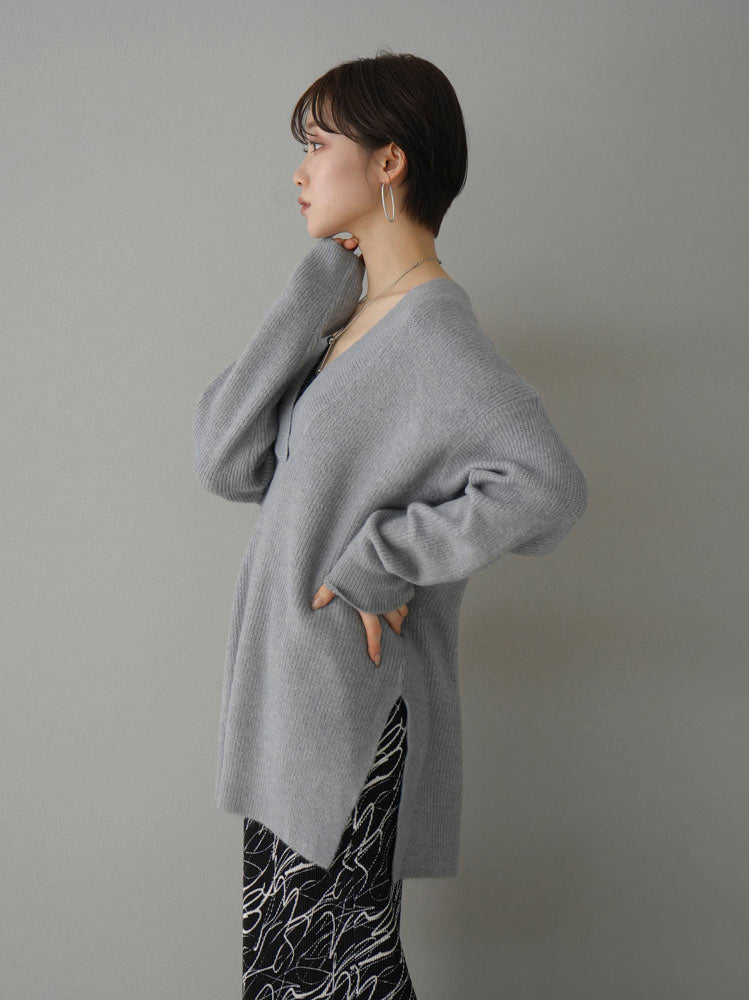 [Pre-order] Deep V-neck side slit knit pullover/gray