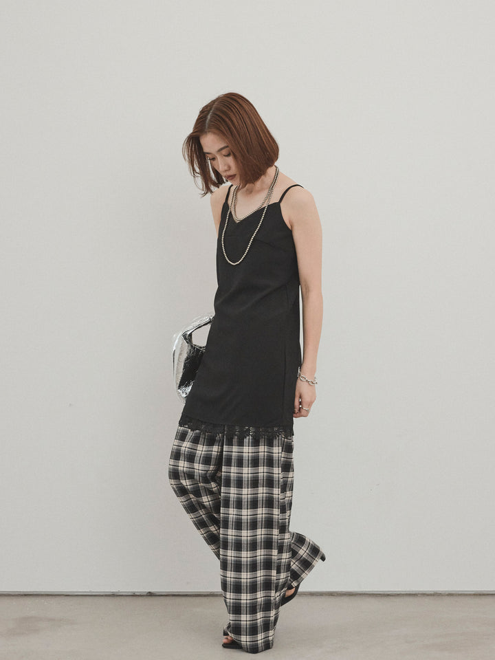 [SET] 蕾絲下擺吊帶迷你洋裝 + 格紋寬褲 (2 件套)