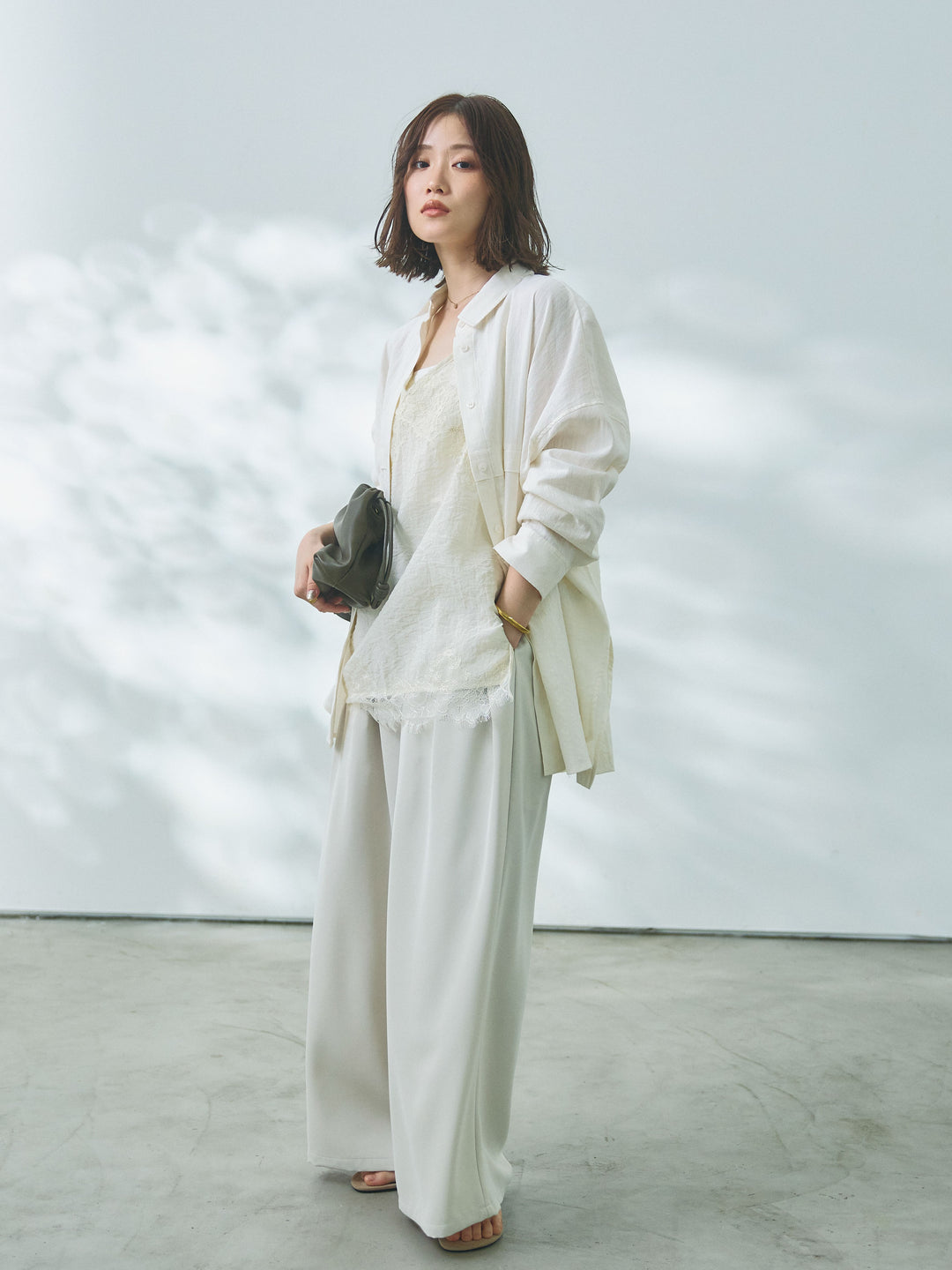 【Allure】[SET]スプリングスラブワイドシャツ+リネンタッチレース切替キャミソール+エステルツイルタックワイドパンツ(3set)