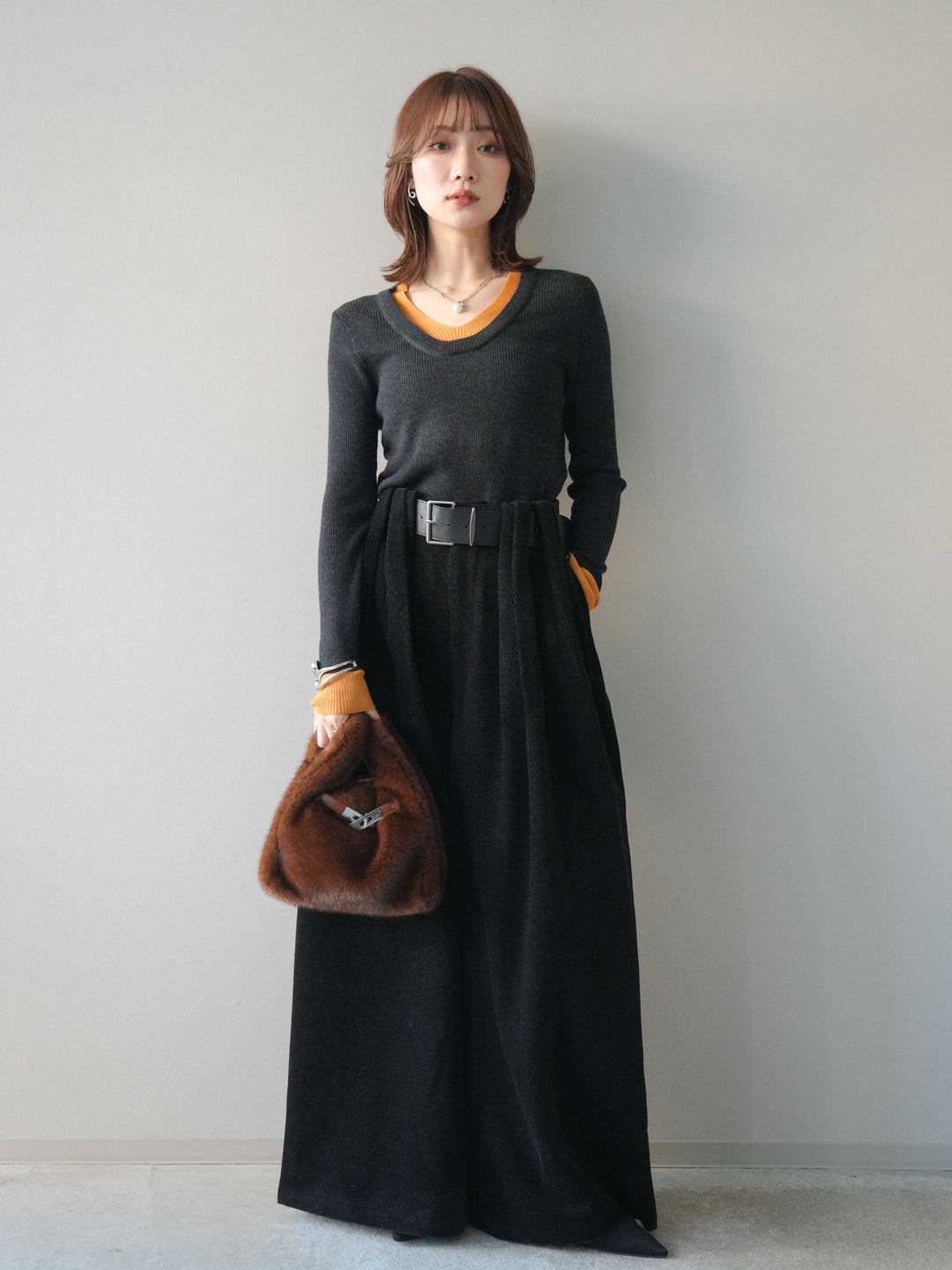 [SET]Uネック配色レイヤードリブニットトップス+ベルトデザインループコールテンワイドパンツ(ベルト付き)(2set)