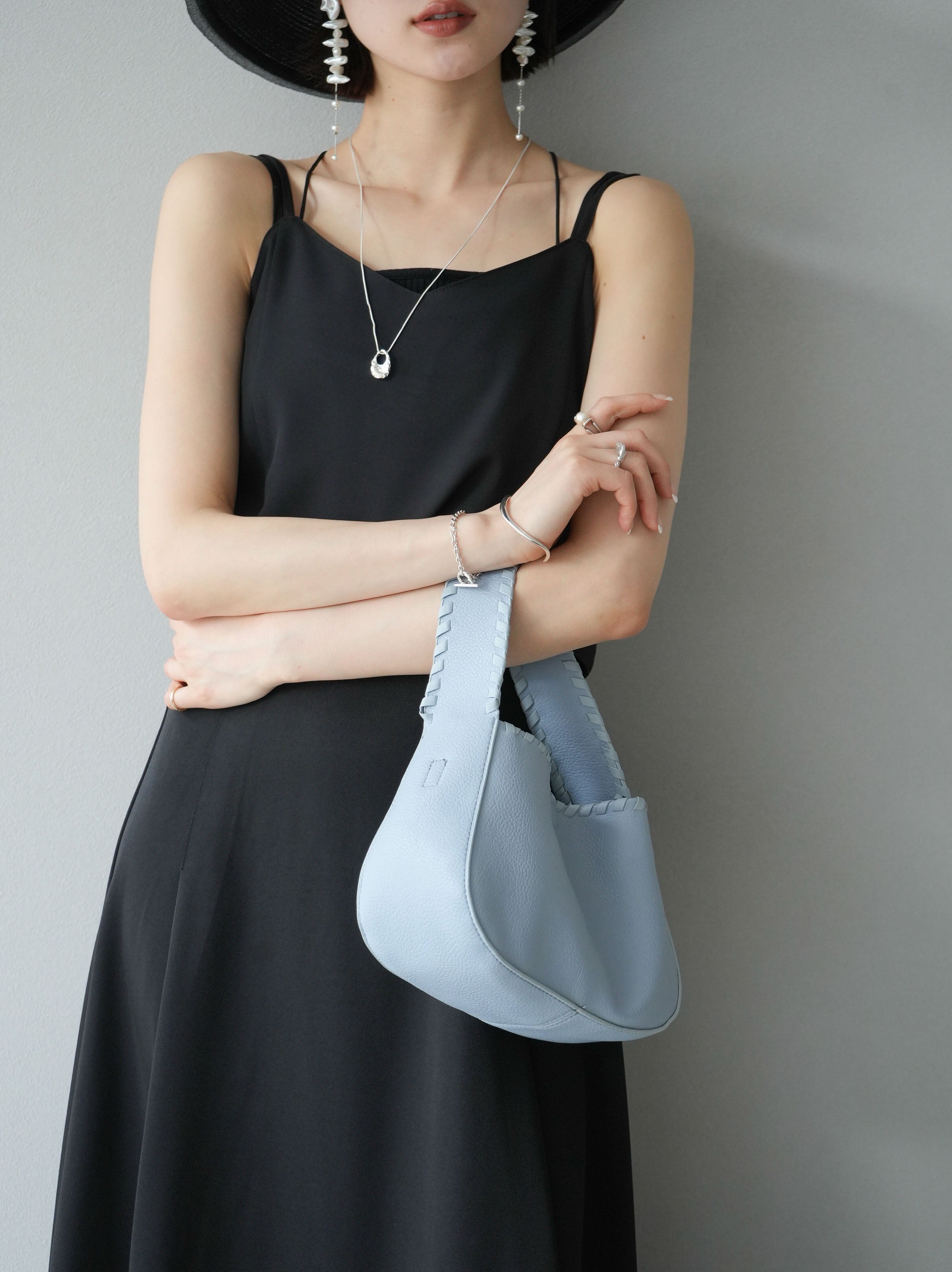 予約]ステッチワンハンドルミニバッグ/サックス – Lumier