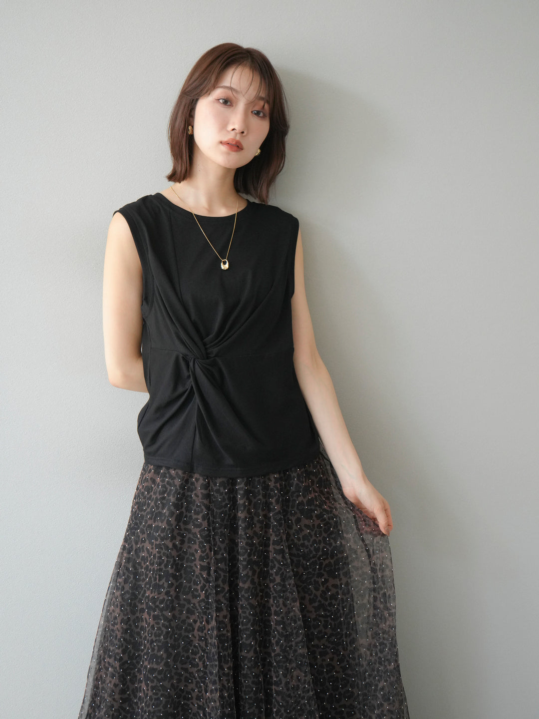 [予約]フロントツイストノースリーカットソー/ブラック