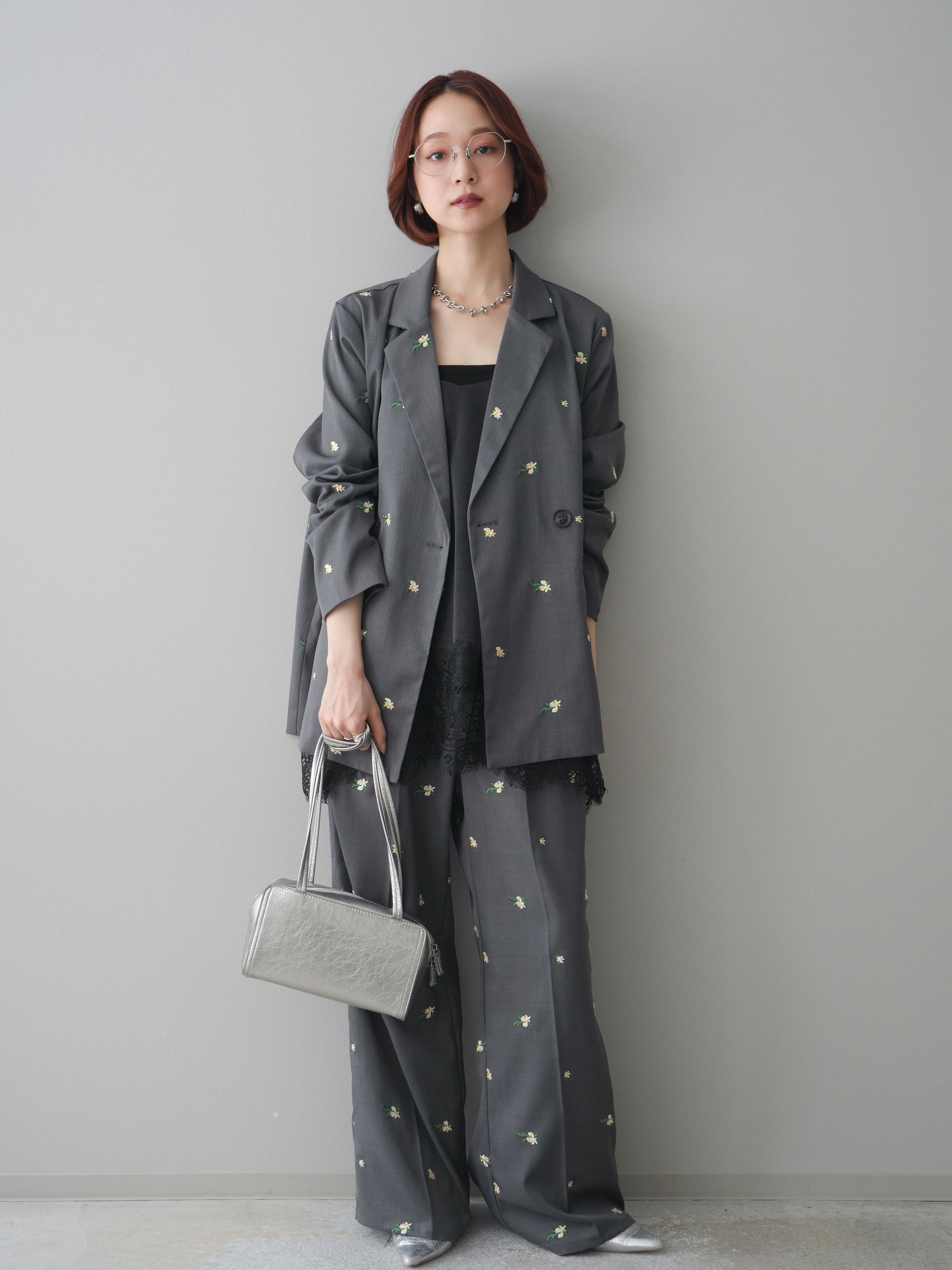 こーた様　花刺繍のライトジャケットとバレルレッグパンツ 予約]フラワー刺繍タックパンツ/gray – Lumier