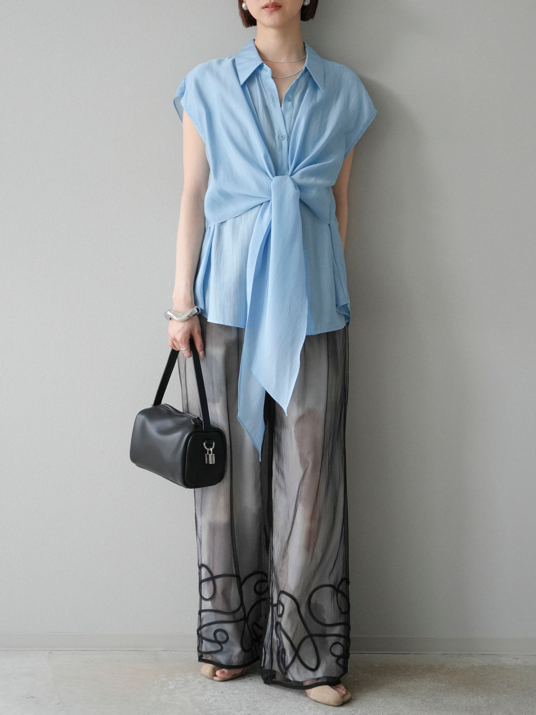 [SET] 前繫帶透視上衣 + 水彩藝術休閒褲 + 繩繡薄紗疊穿褲 (3 件套)