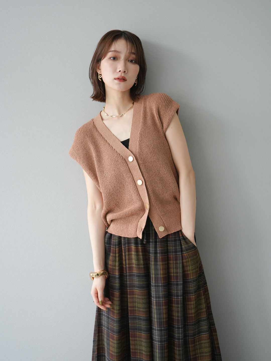 [予約]ゴールドボタンVネックニットカーディガン/ベージュ
