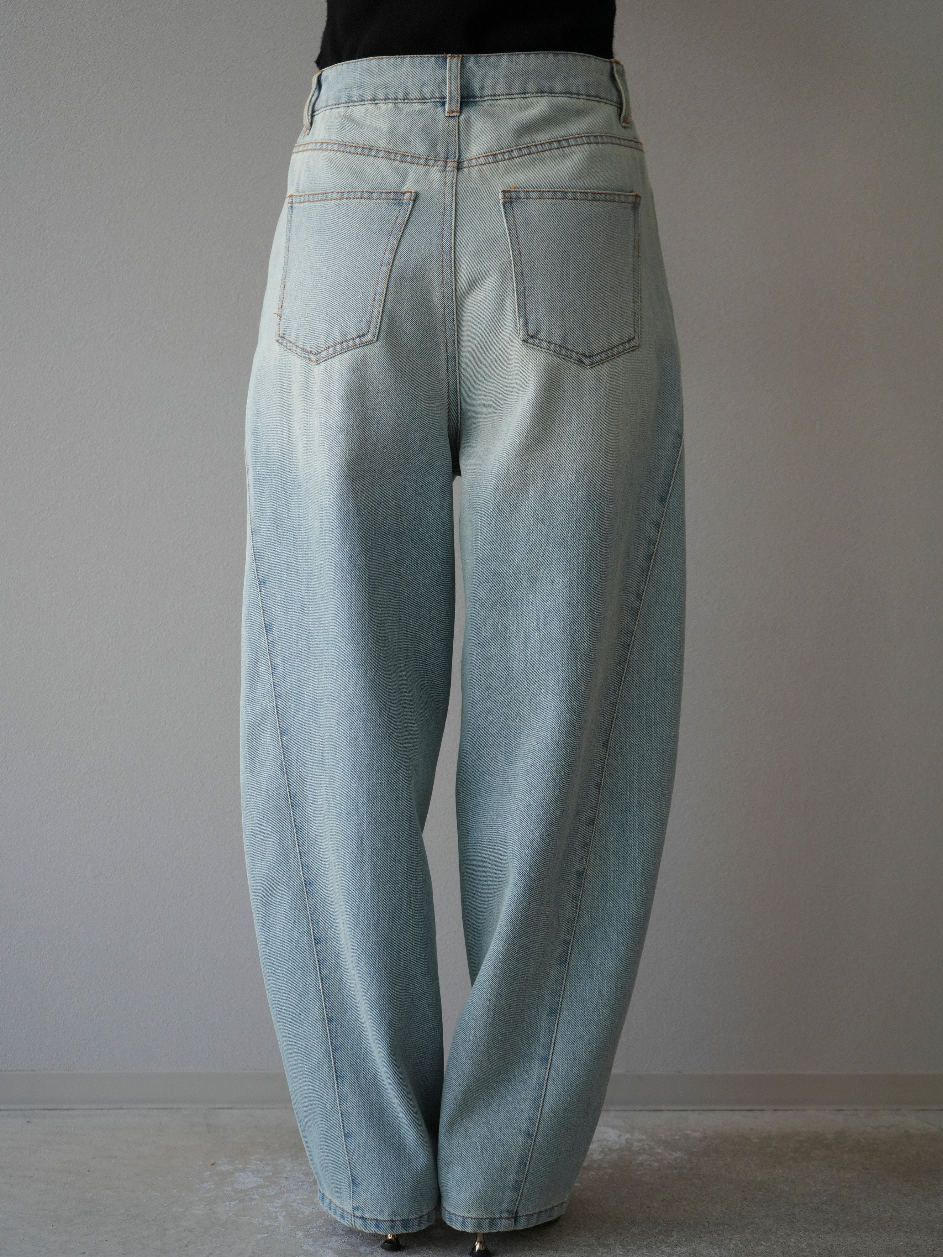 Lumier リュミエ　ペインターカーブデニムパンツ 予約]切替デザインカーブデニム/ブリーチ – Lumier