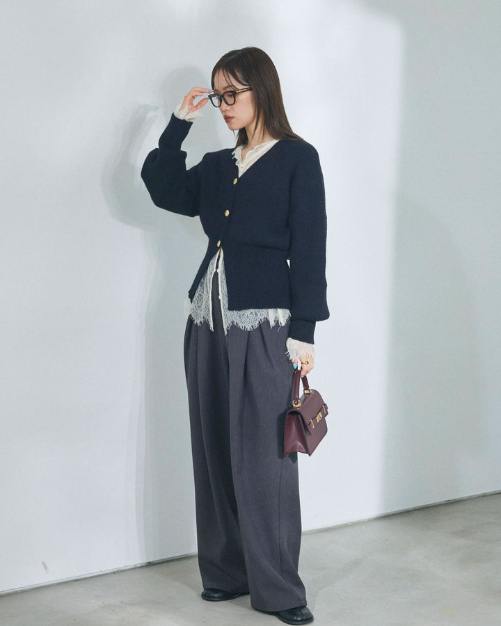 【魅力】[套裝] 金色紐帶針織開襟衫 x 蕾絲襯衫套裝 + 不對稱腰部收腰褲（兩件套）