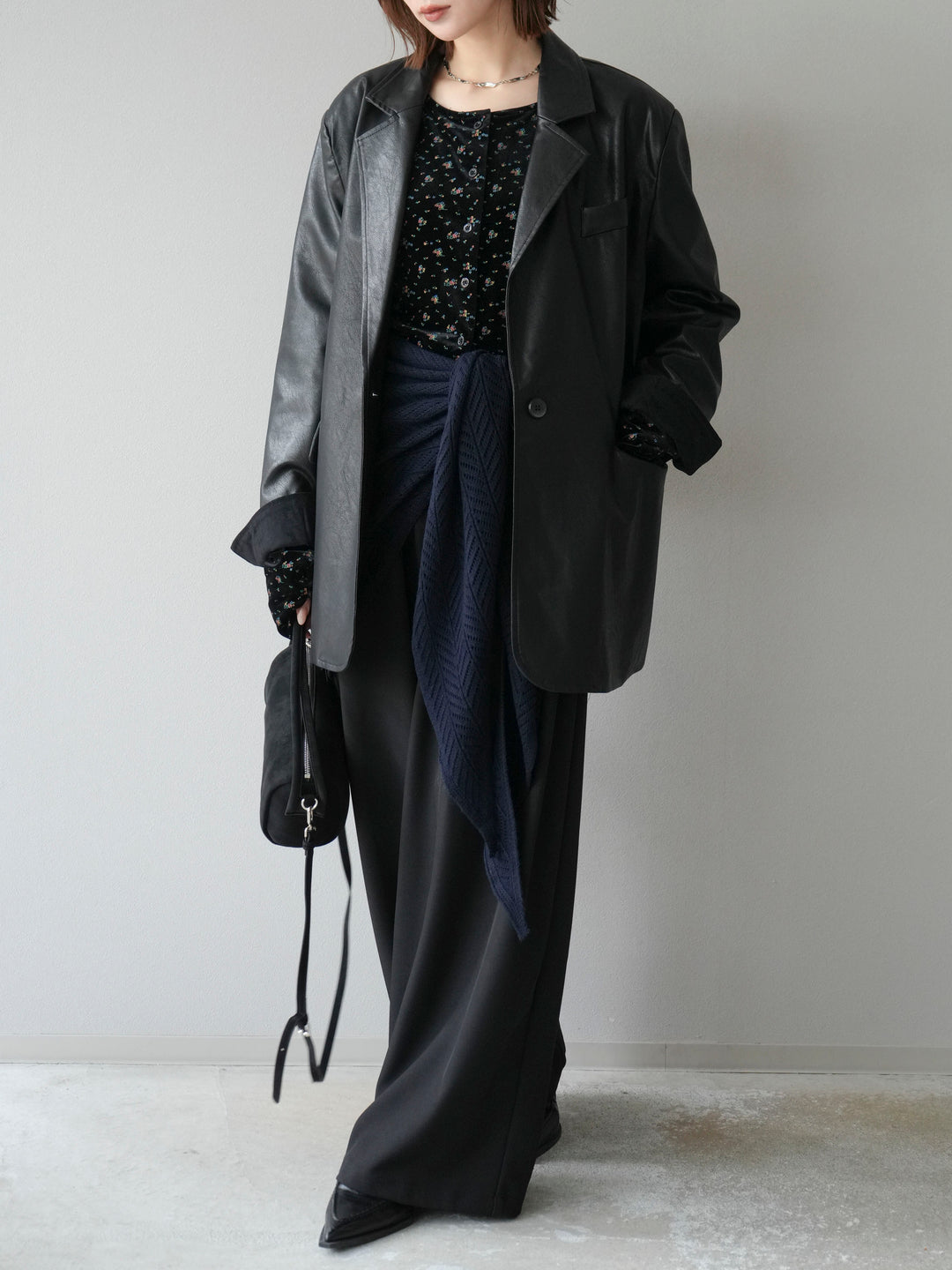 [預購] 皮帶環設計寬褲/黑色