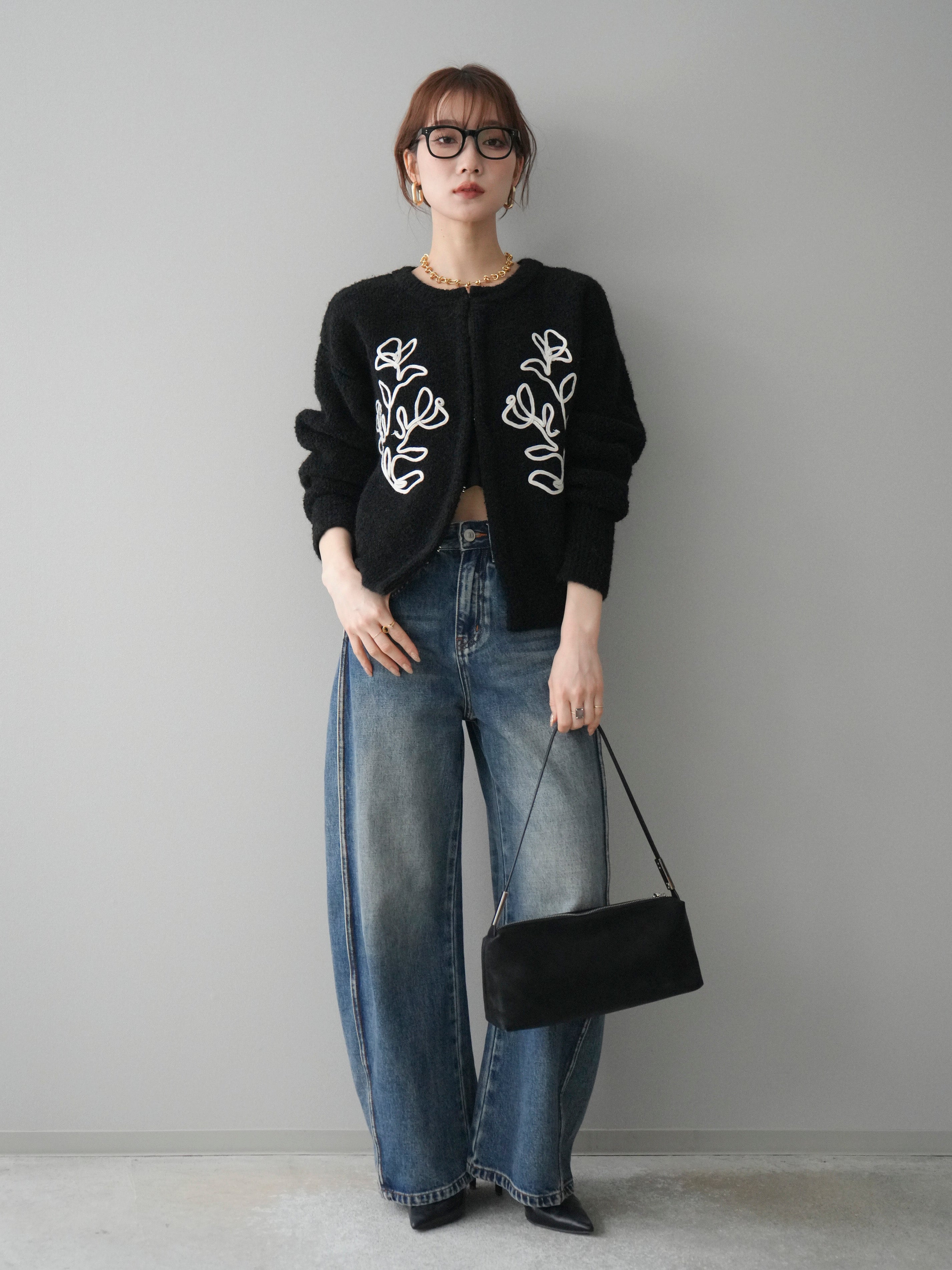 予約]テープ刺繍ホック開きブークレニットカーディガン/black – Lumier