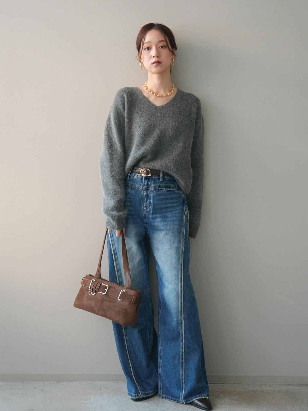 [SET]シュシュ付きアンゴラタッチVネックニットプルオーバー+サイドフリンジワイドデニムパンツ(2set)