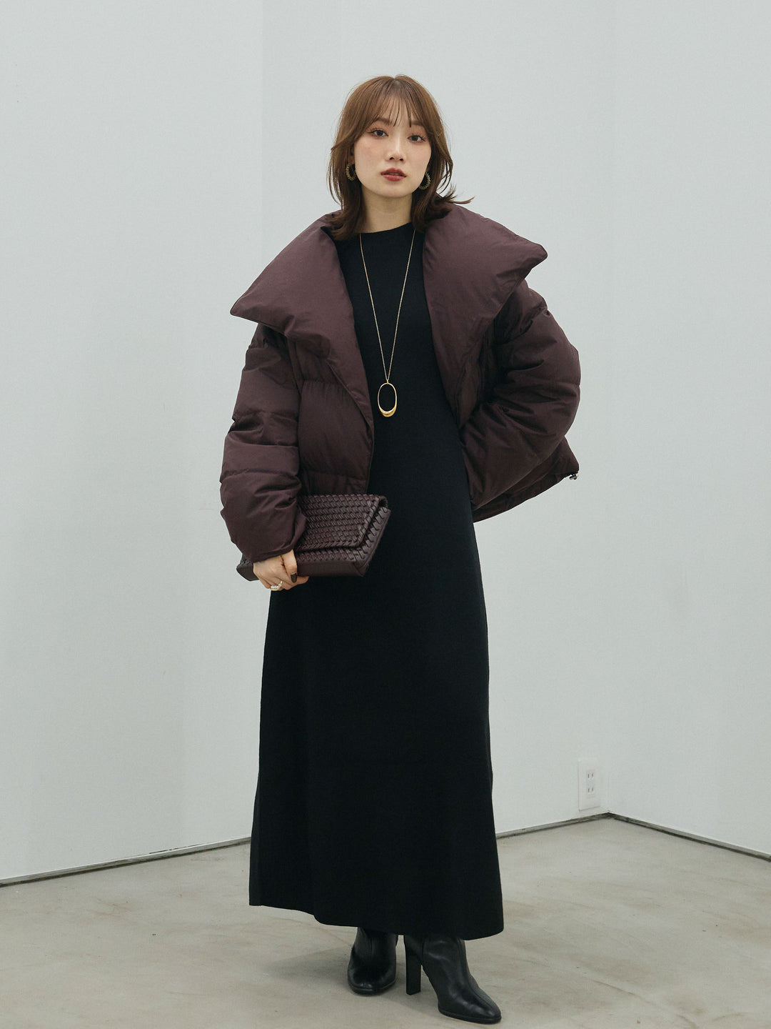 【Allure】[SET]バックオープンニットワンピース+スタンドカラーダウンジャケット(2set)