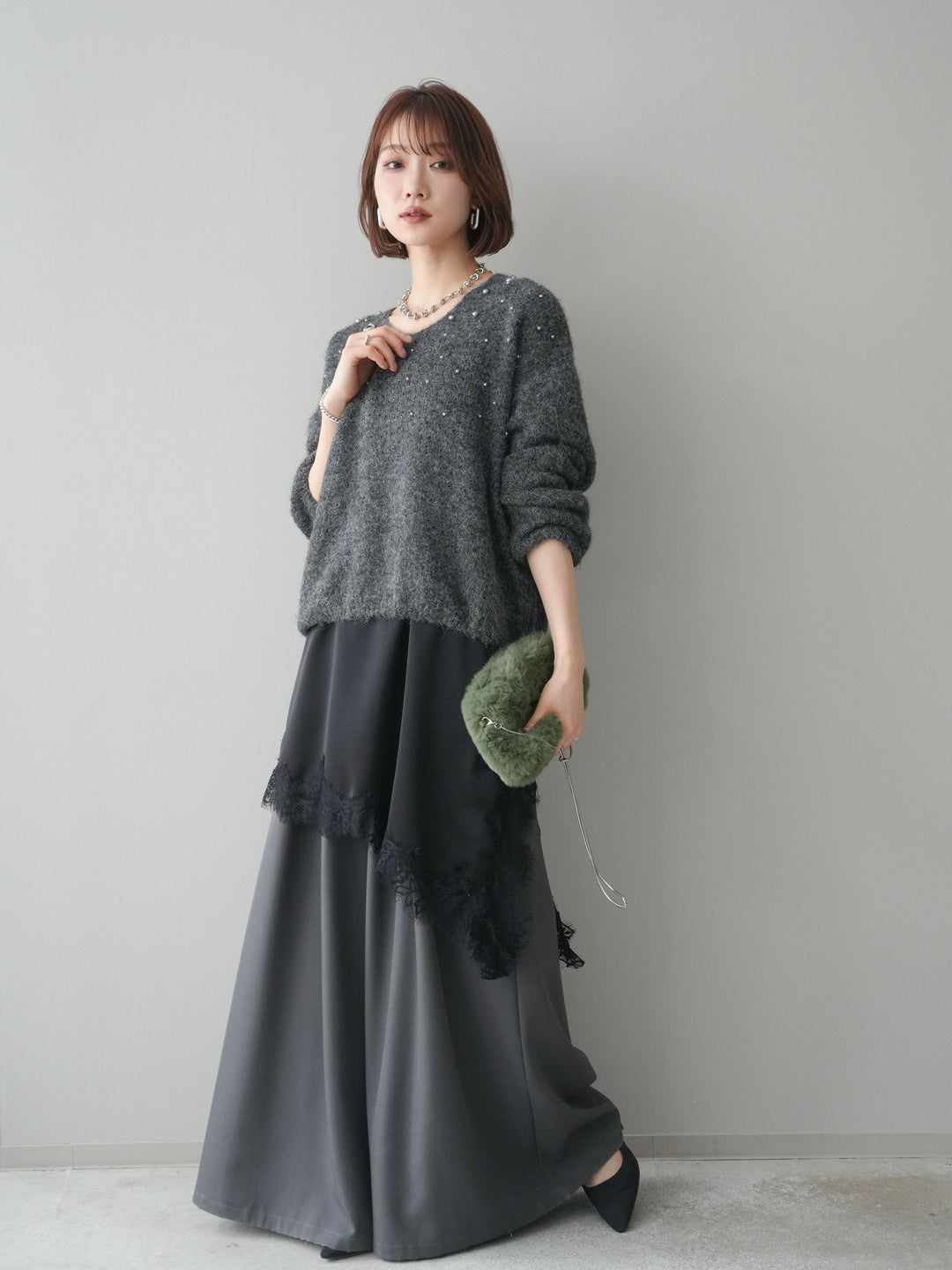 [SET]パール×ビジューVネックニットプルオーバー+アシンメトリーサテンレースキャミソール+テープベルトタックバギーパンツ(3set)