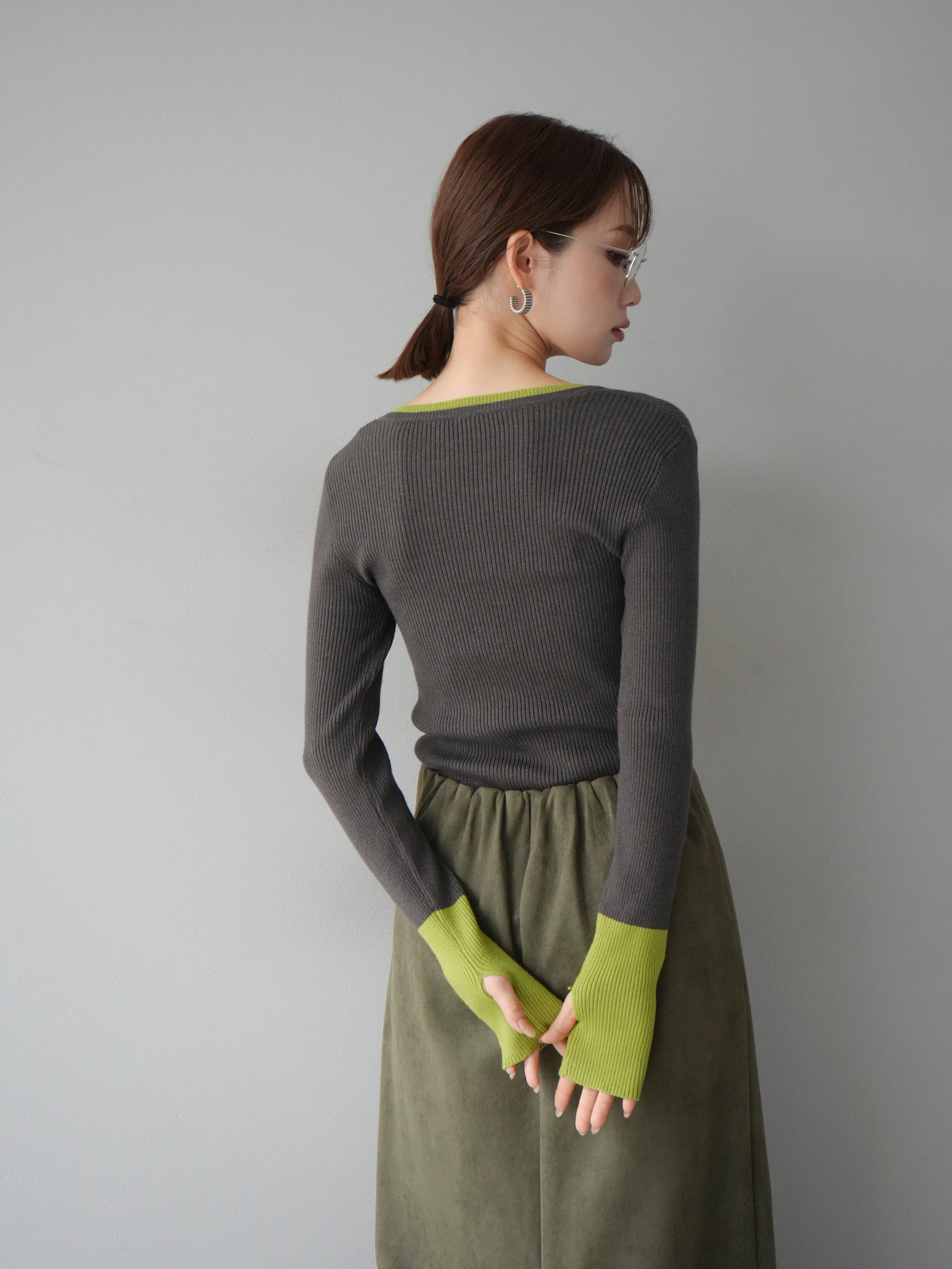 2]ヘンリーネック配色リブニットトップス/チャコール – Lumier