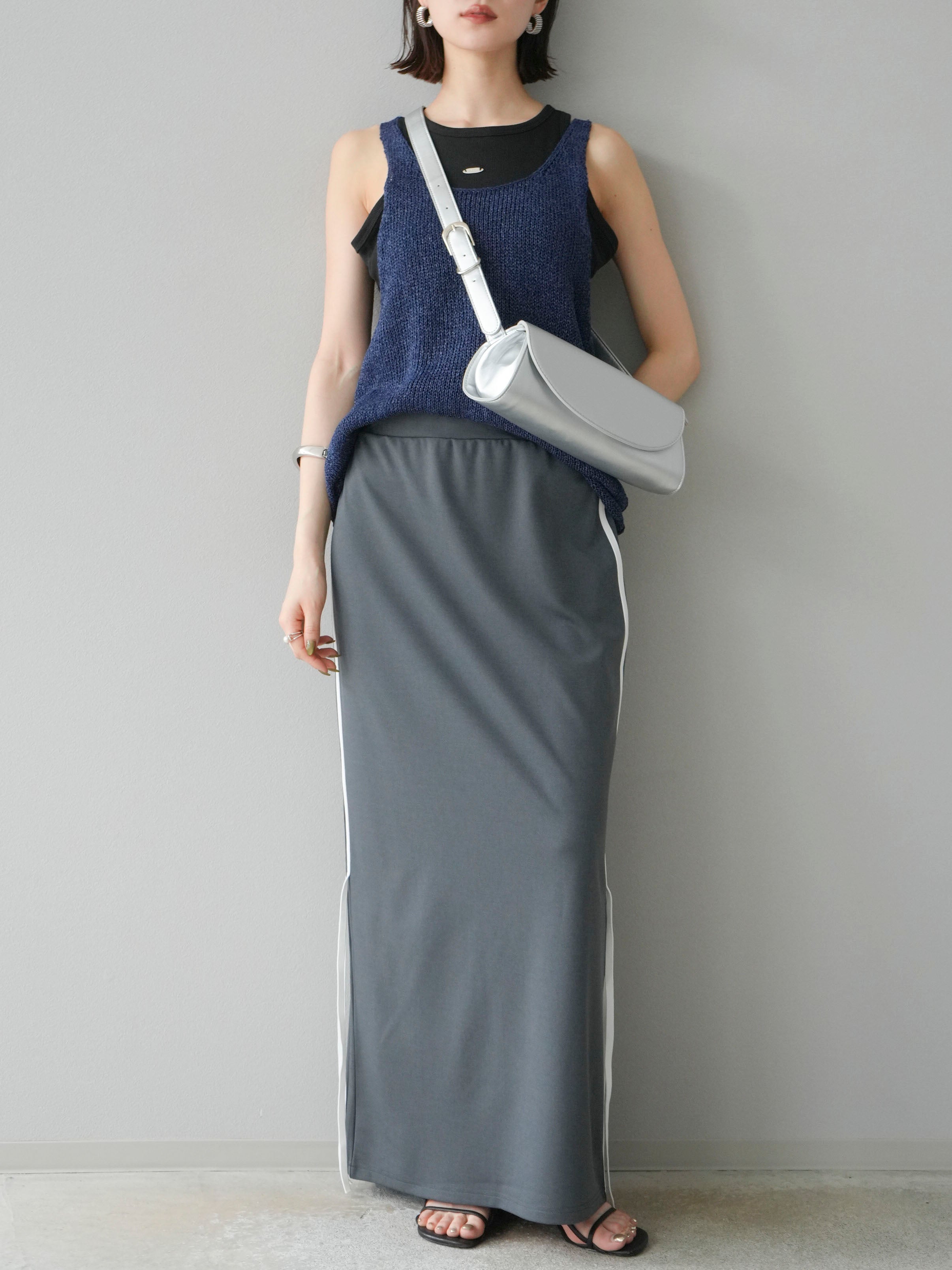 予約]サイドラインジャージナロースカート/チャコール – Lumier