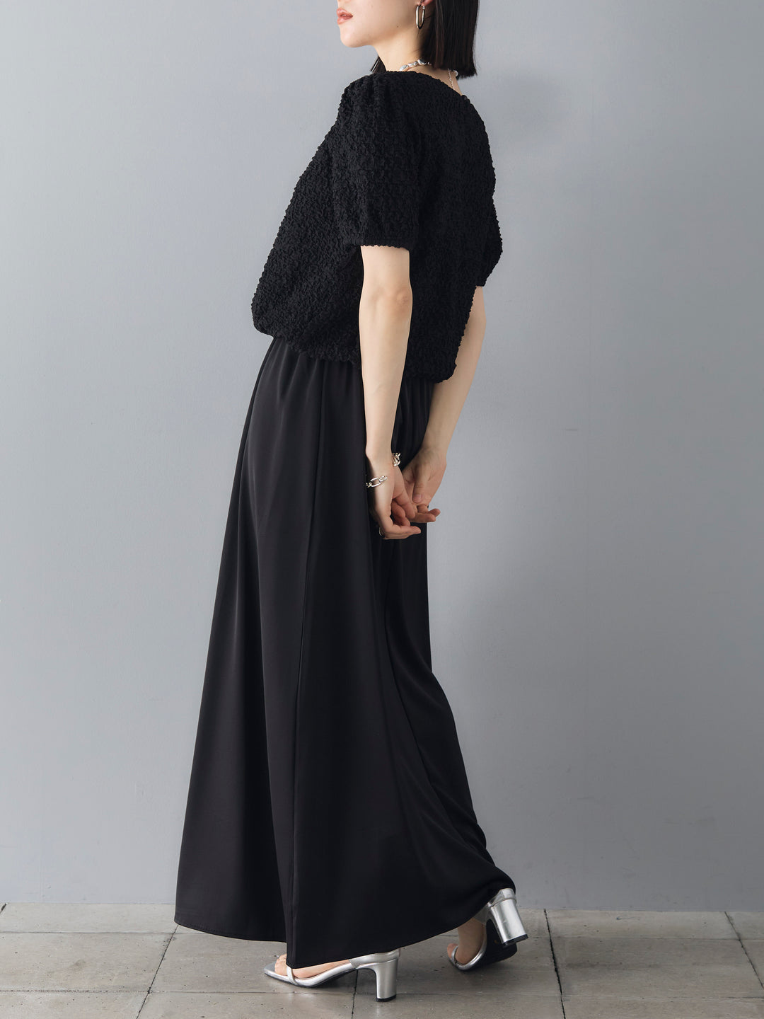 【預訂】緞面喇叭裙/黑色