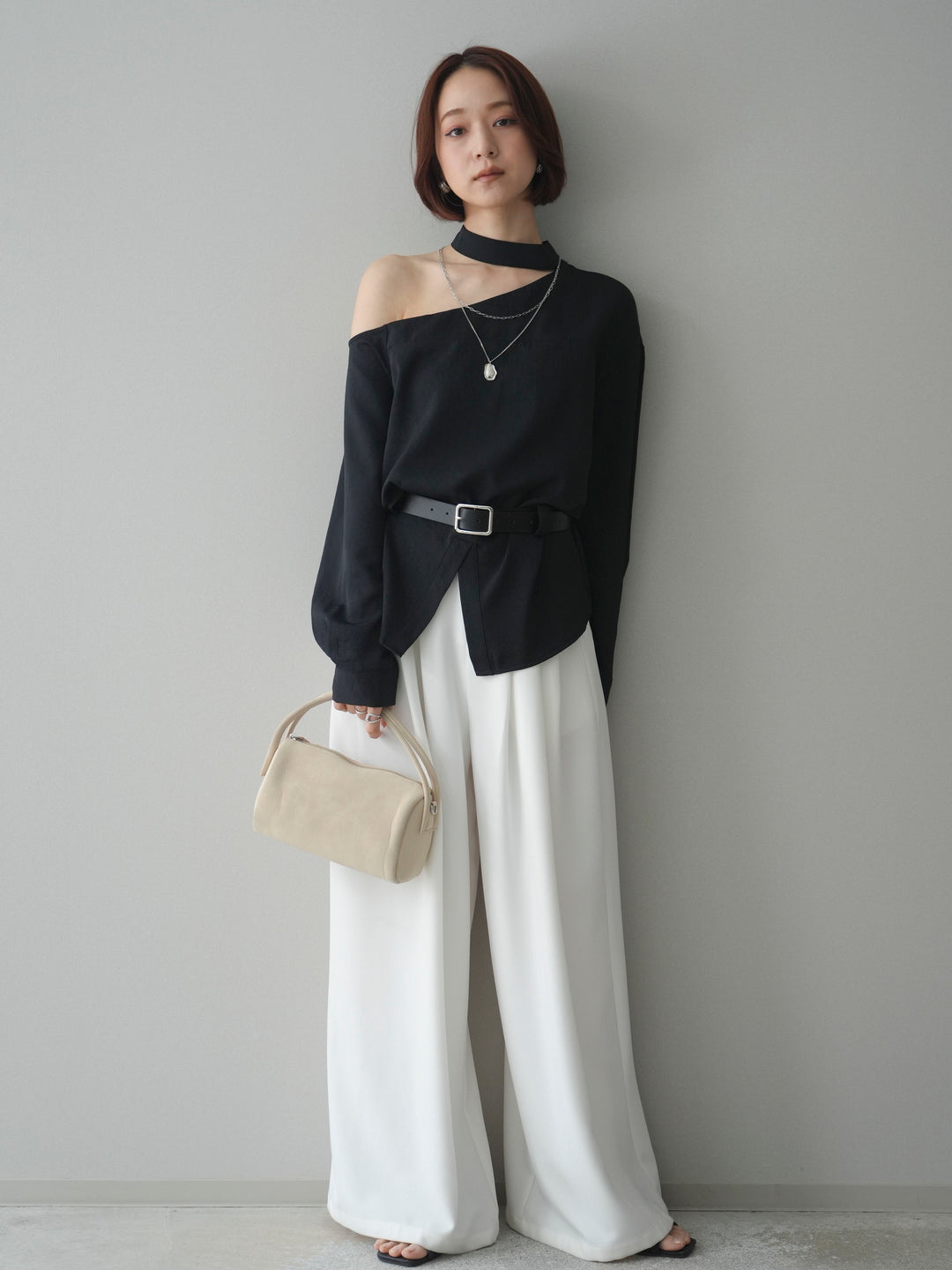 [SET]ベルト付ワンショルダースリットブラウス+編み込みベルト付タックワイドパンツ(2set)