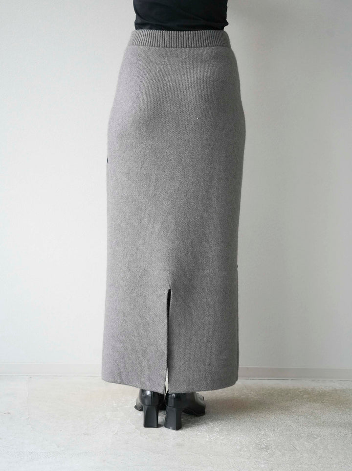 [予約]コード刺繍Iラインニットスカート/チャコール