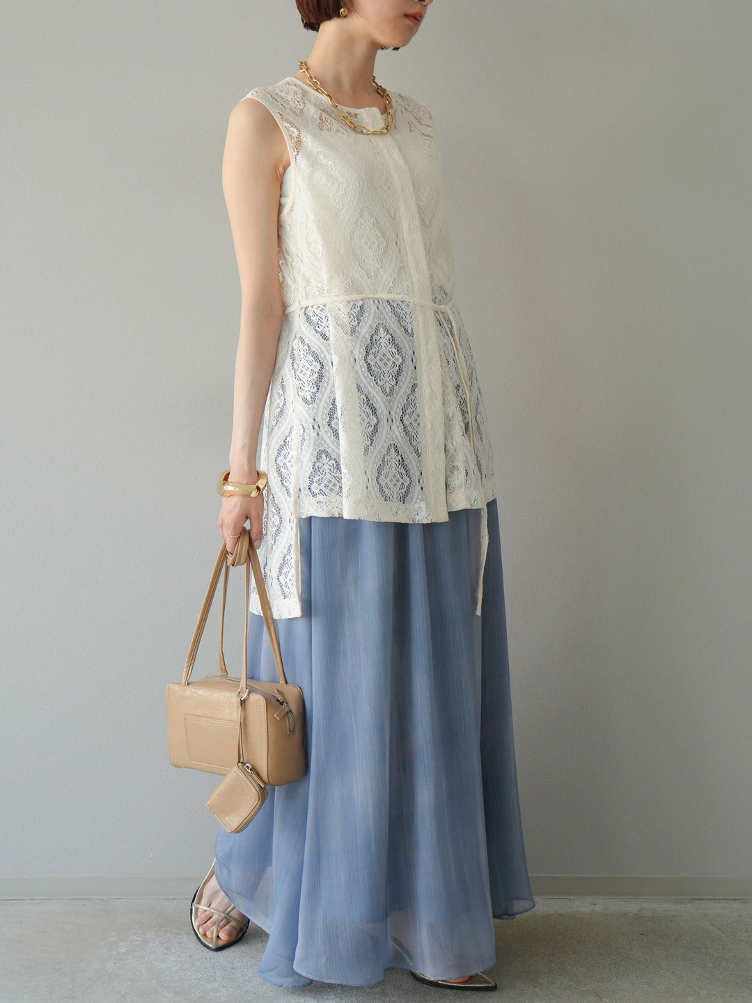 [SET] 緞面滾邊蕾絲無袖上衣 + nuance 透視喇叭裙 (2 套)
