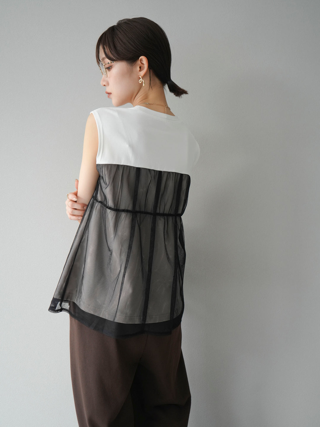 [預訂] 薄紗對接鉤設計剪裁套頭衫/脫下