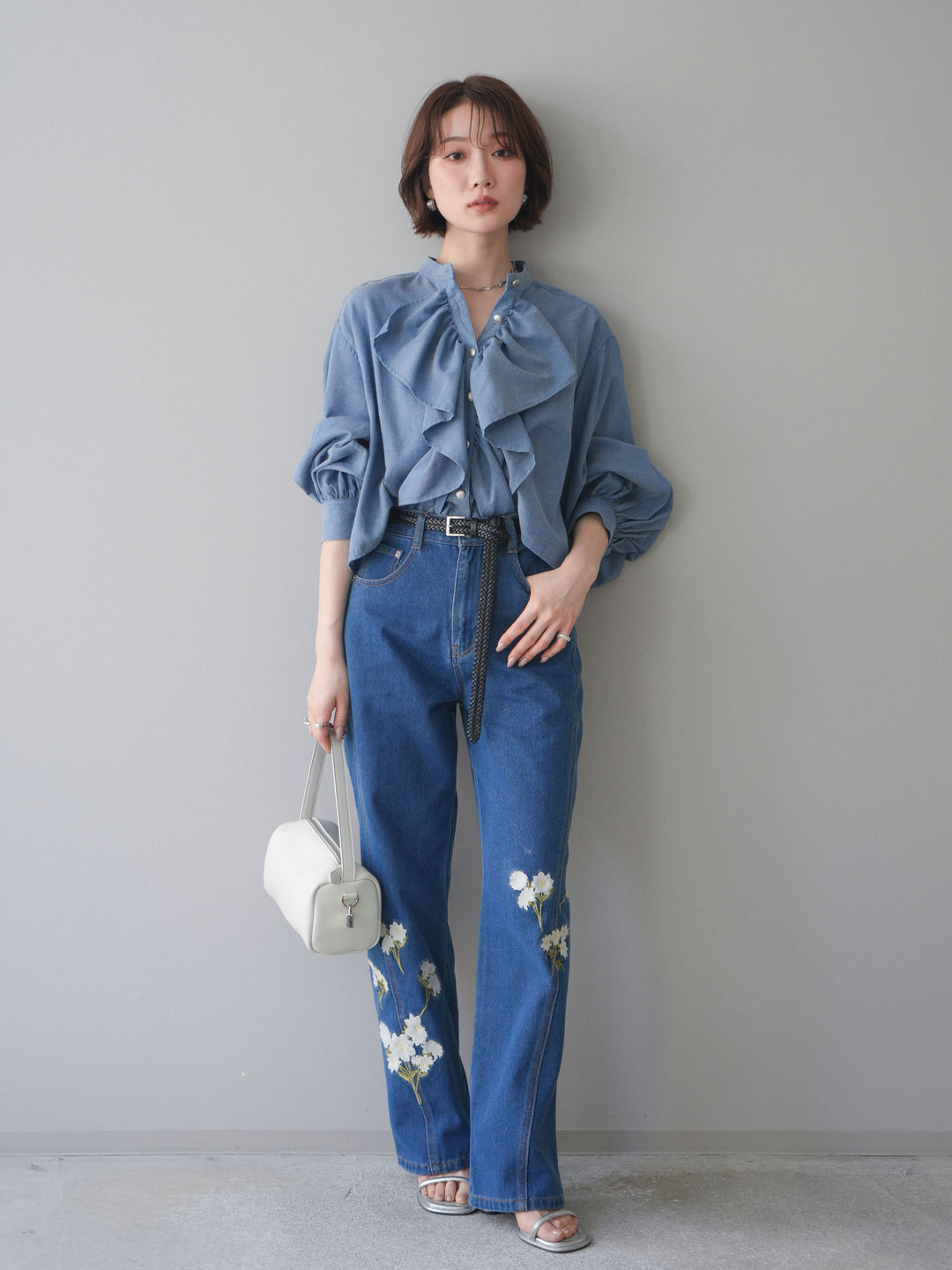 [SET]ラッフルフレアショートブラウス+フラワー刺繍ストレートデニム(2set)