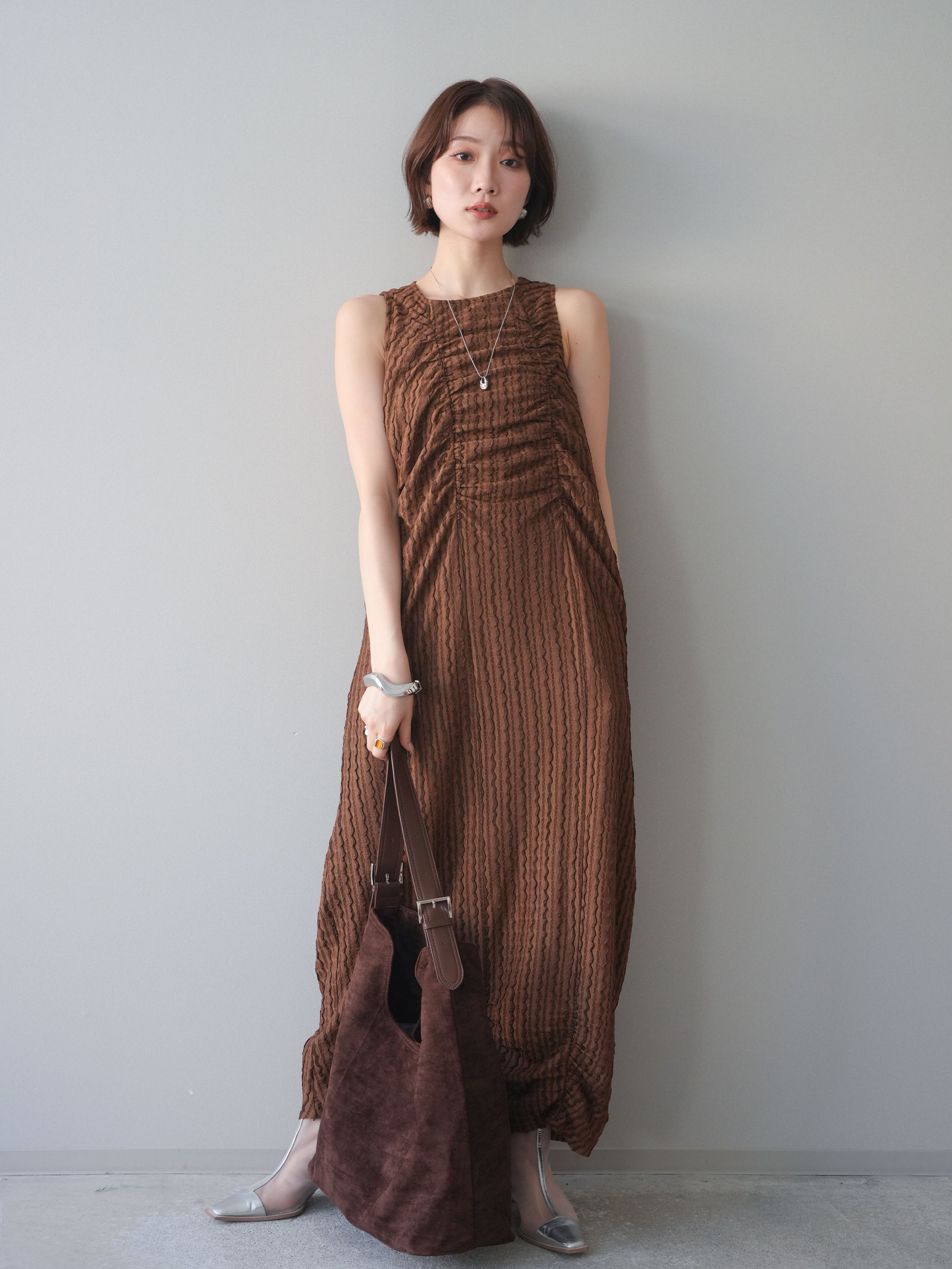 予約]シャーリングジャガードノースリーブワンピース/brown – Lumier
