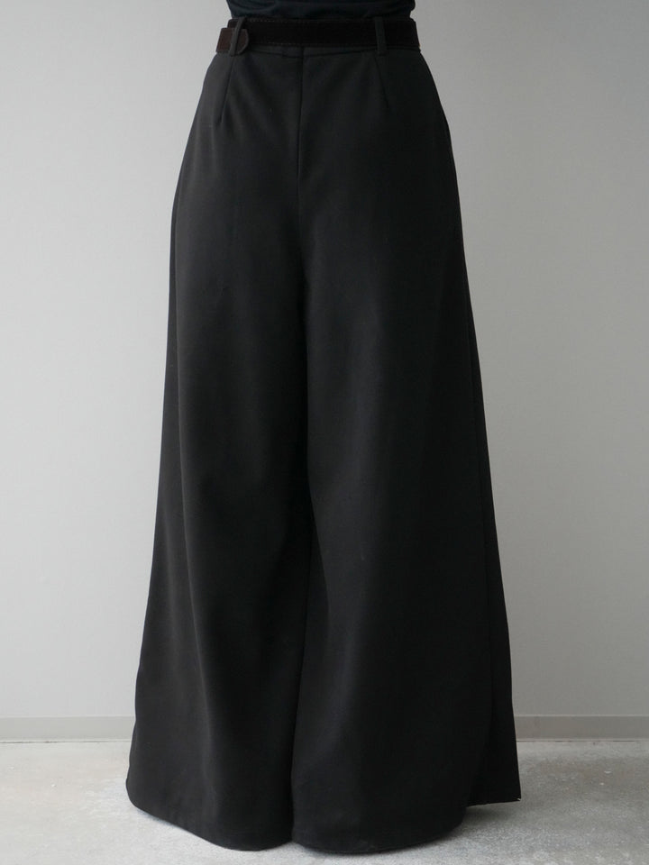 [予約]ベルト付きフロントタックワイドパンツ/black