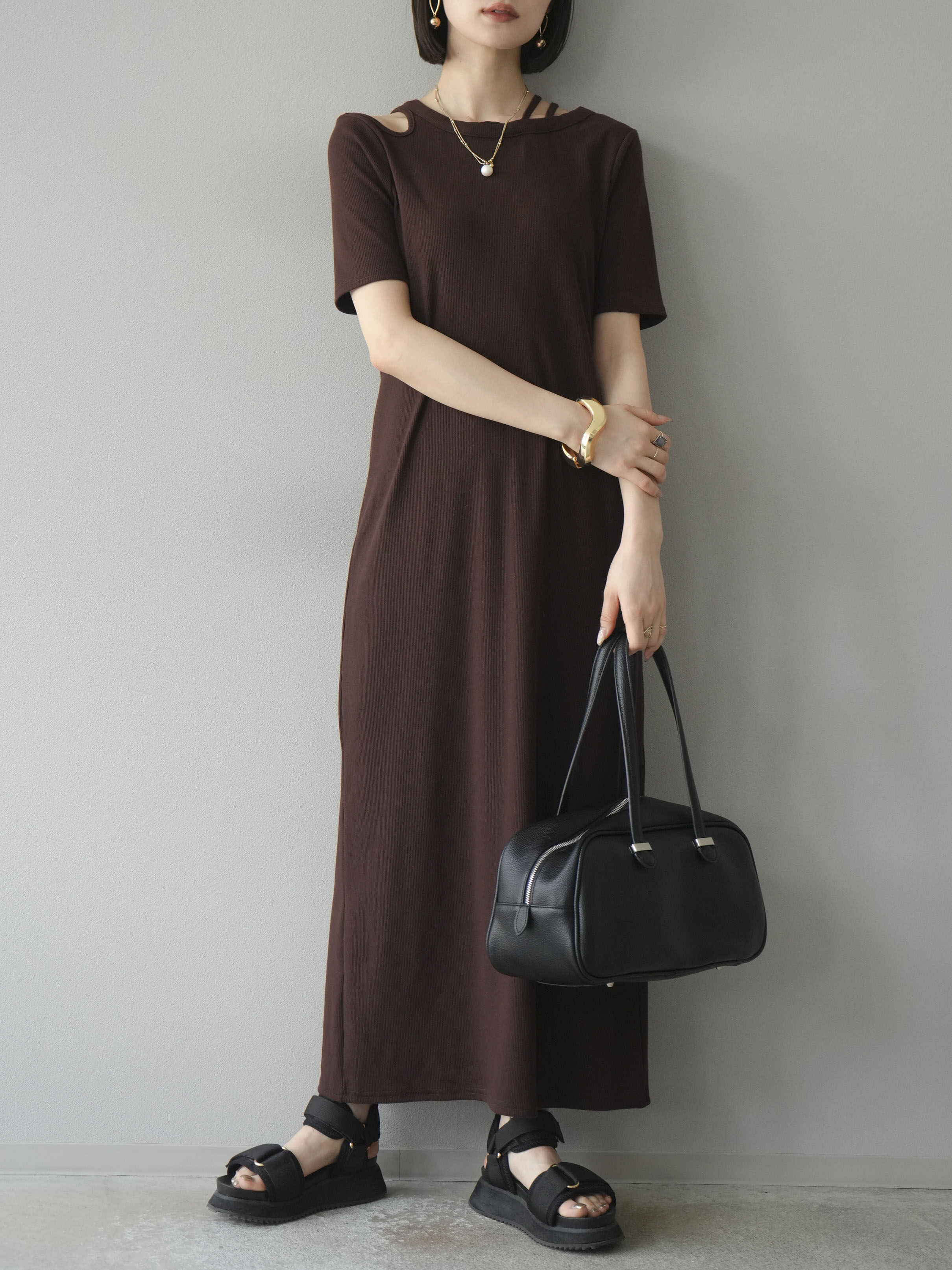 予約]デザインネックカットリブワンピース/ブラウン – Lumier