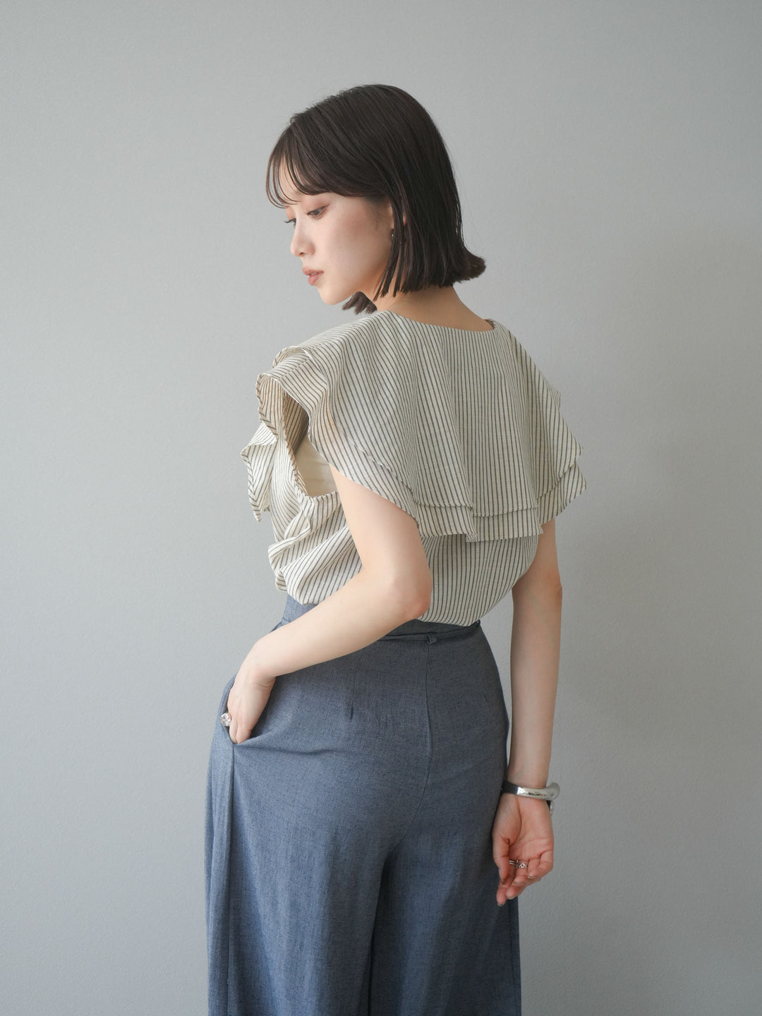 [予約]リネンライクストライプラッフルブラウス/ホワイト