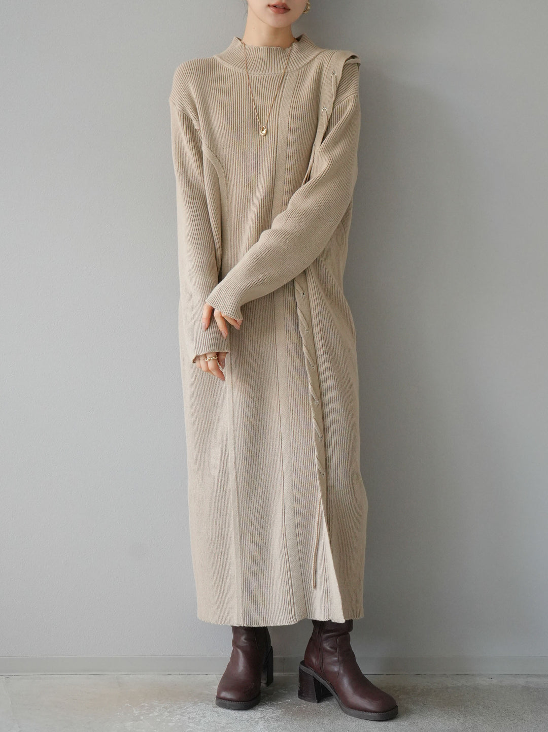 [SET] 不對稱繫帶高領針織連身裙 + 可選飾品套裝 (2套)