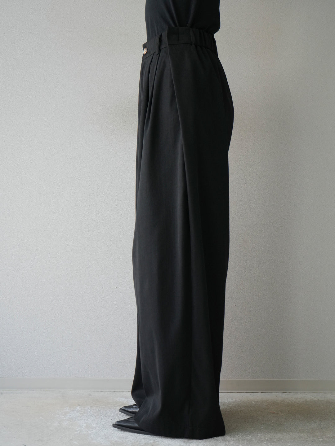 [予約]タックデザインワイドパンツ/ブラック