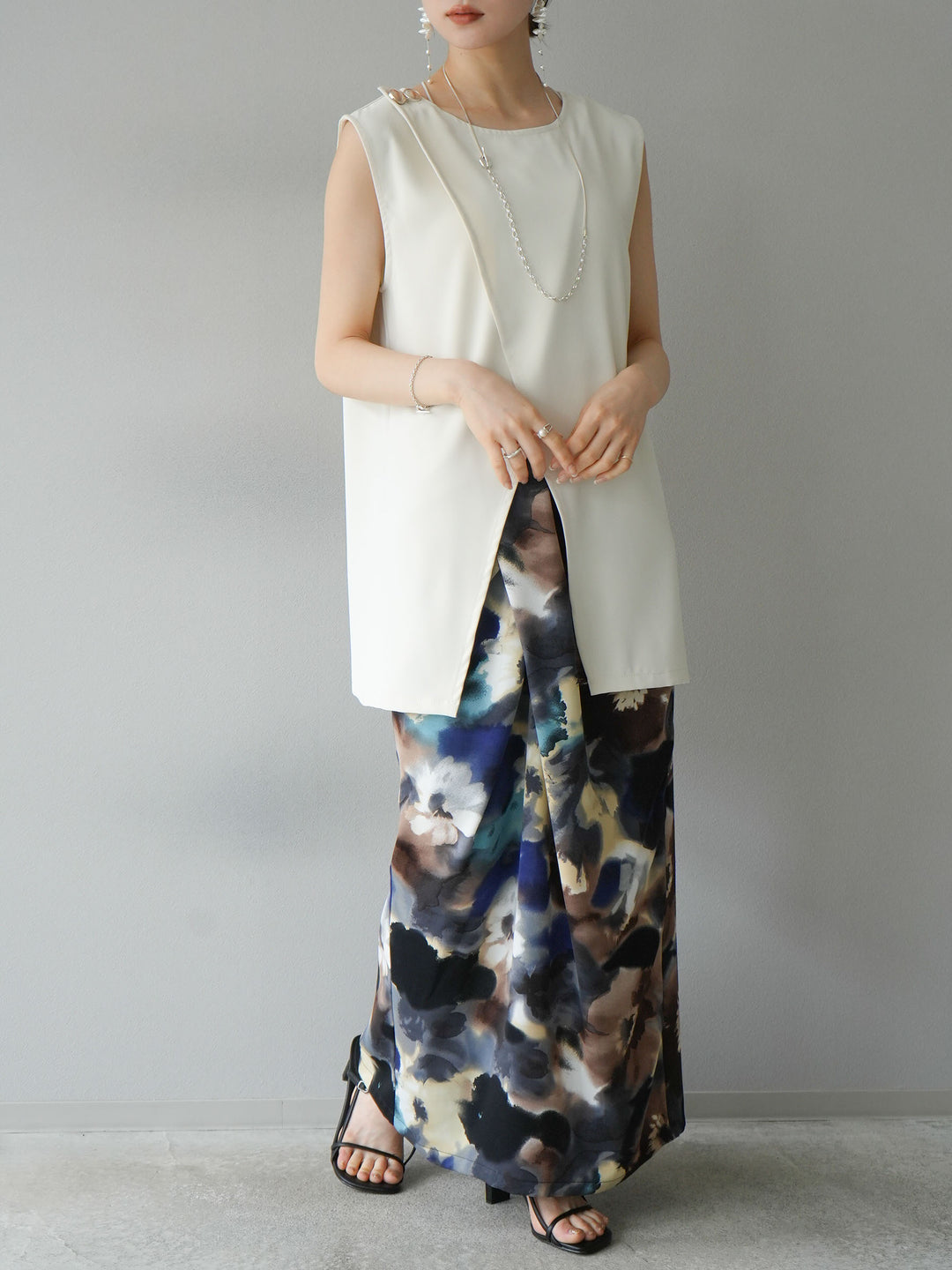 [SET] Layered design vest + watercolor print tuck I-line skirt (2set)