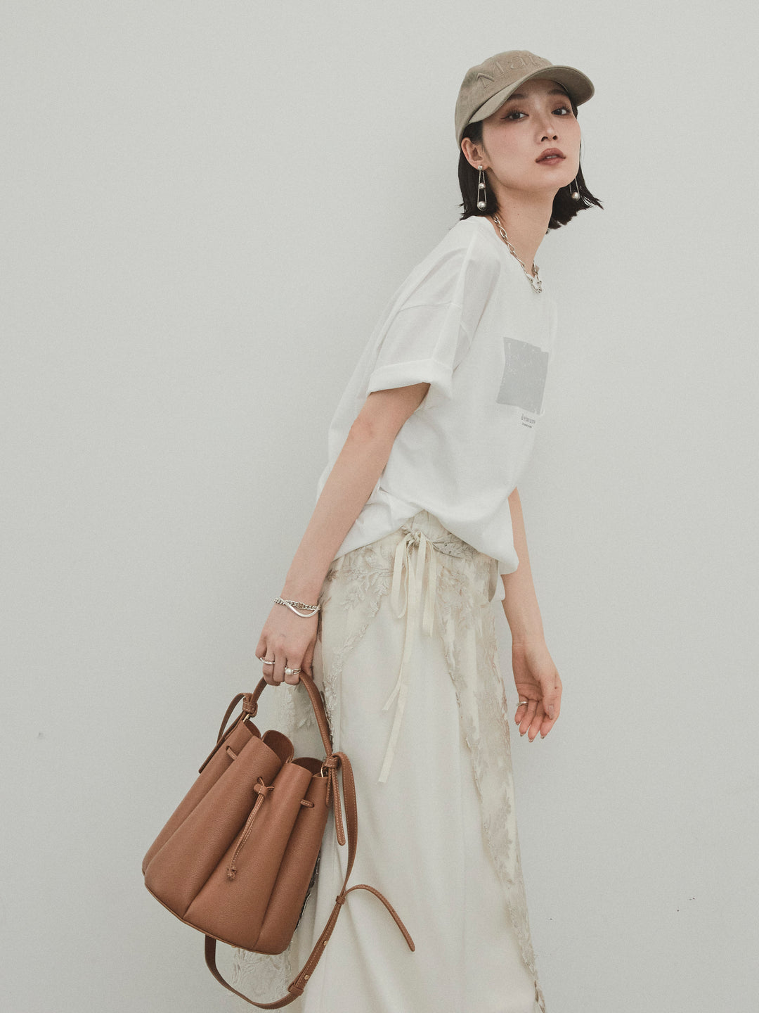 [D] 薄紗提花裹身長裙/米色