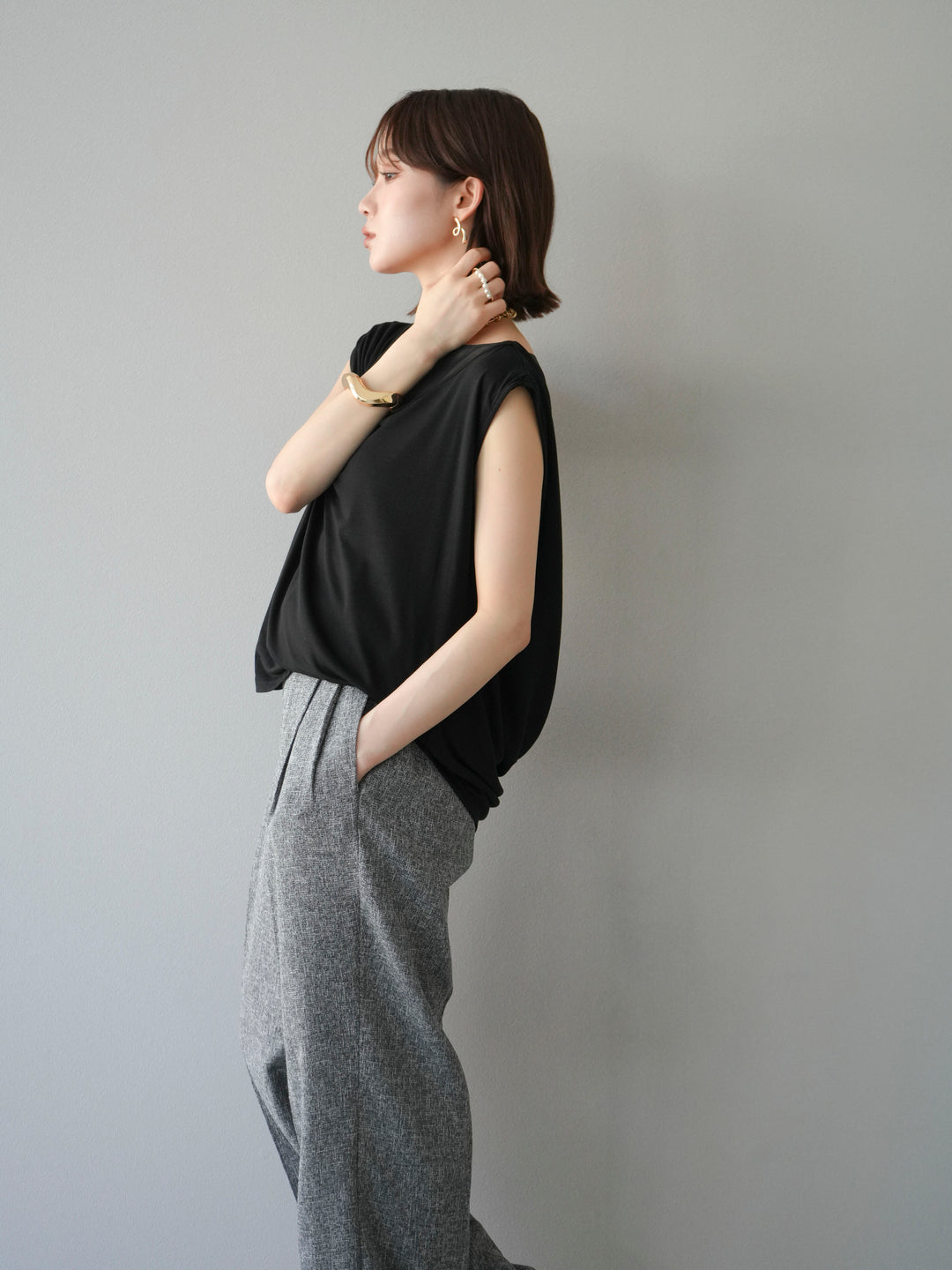 [預訂] 雙向透視多層垂墜上衣/黑色