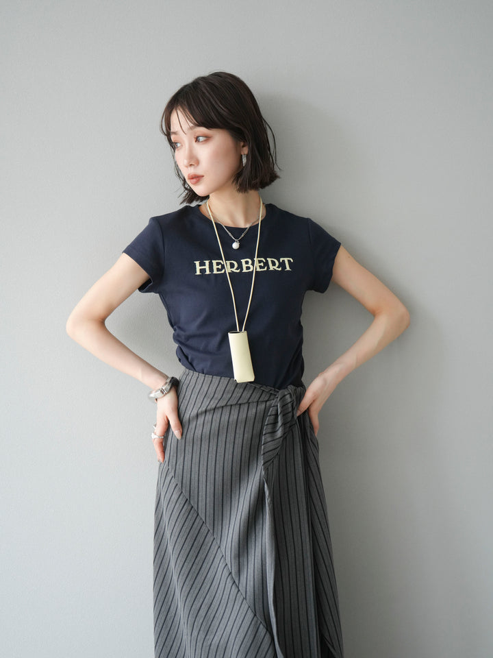 [予約]刺繍ロゴTシャツ＆レザーポーチネックレスSET /ネイビー