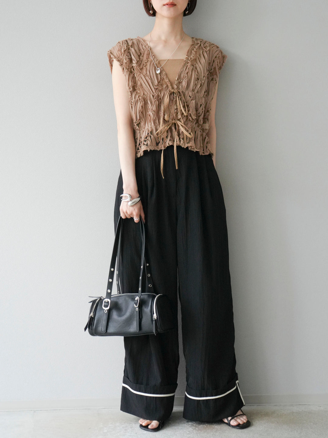 [SET] 提花蕾絲蝴蝶結上衣+麻質下擺迴力寬褲（2件套）