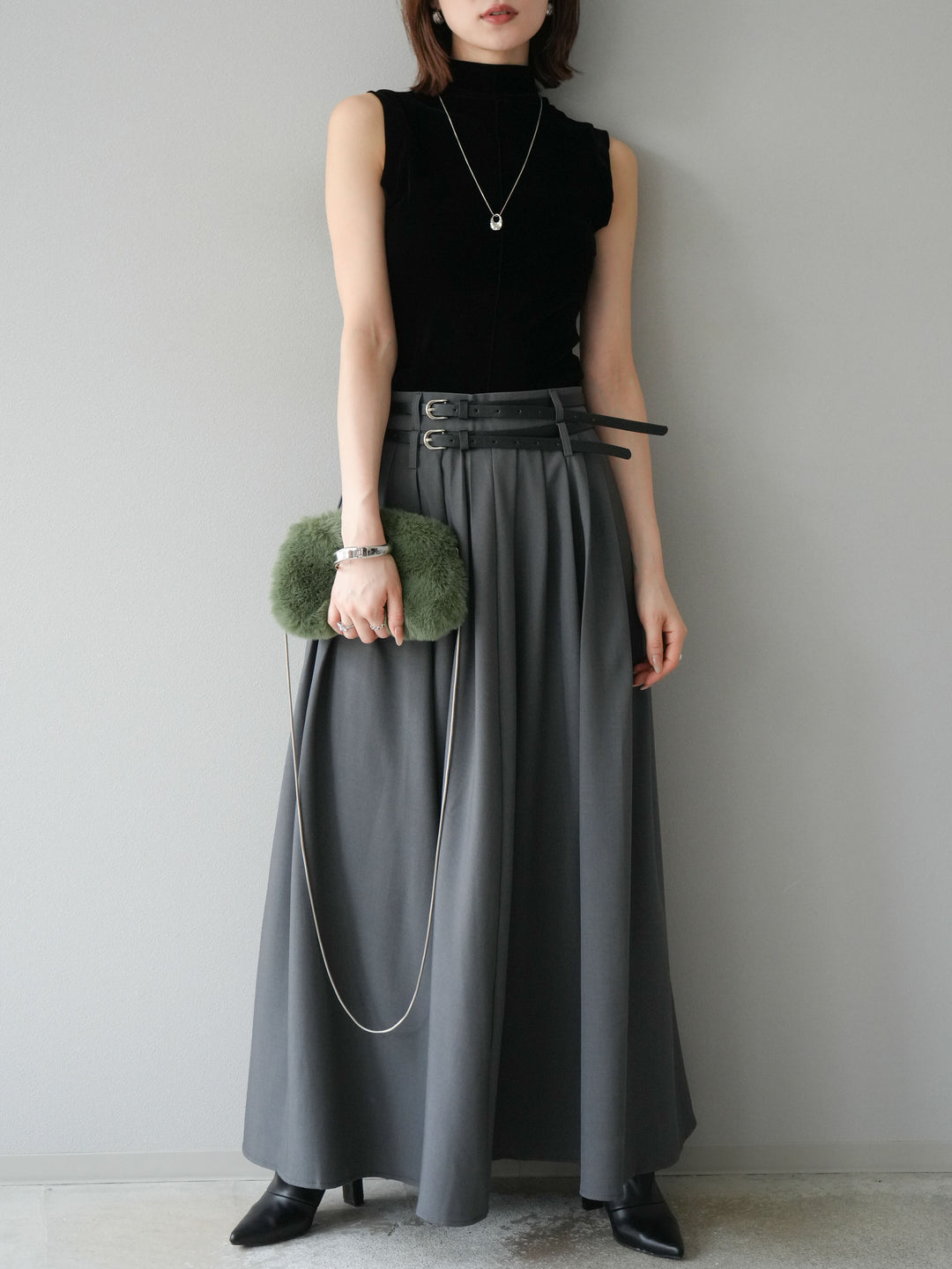 [SET]シアーベロアプチネックノースリーブトップス+エステルプリーツスリットスカート(2set)