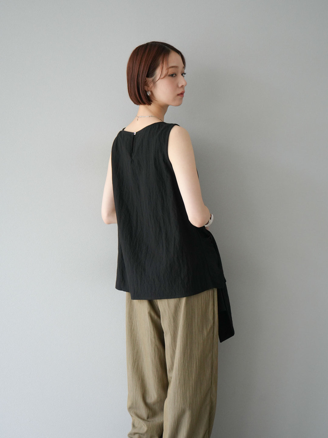 [予約]フロント巻きノースリーブブラウス/ブラック