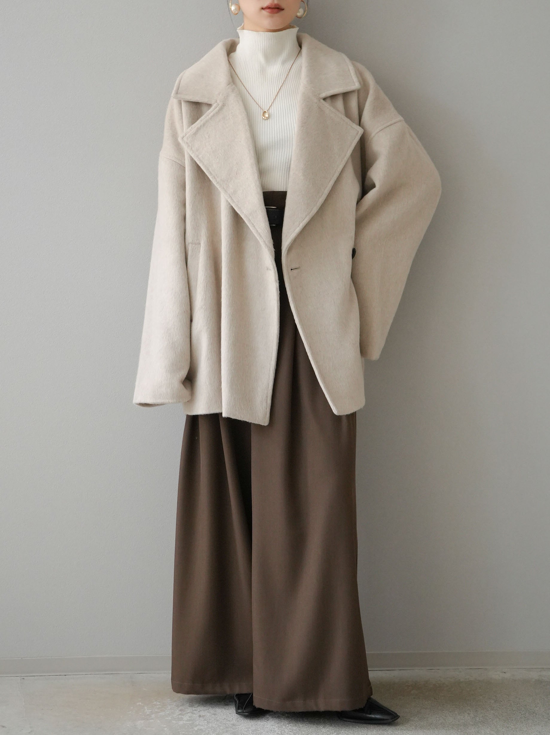 美品lumierリュミエ　オーバーサイズ　フェイクビーバーミドルコート ベージュ SET]フェイクビーバーミドルコート+ベルト付ウールタッチワイドパンツ