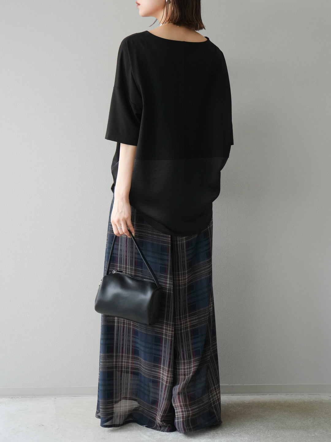 [套裝] 不同材質金屬標誌刺繡 x 印花T卹 + 透視格紋寬鬆褲（2 件套）