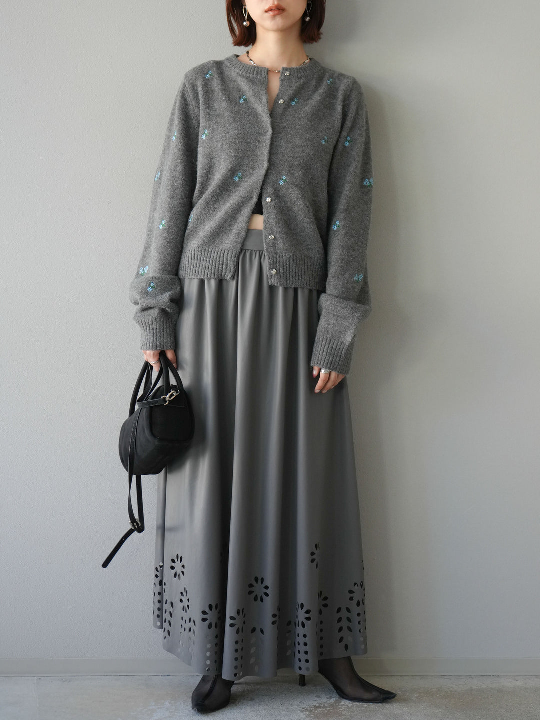 [予約]フラワーパンチングレザースカート/グレー